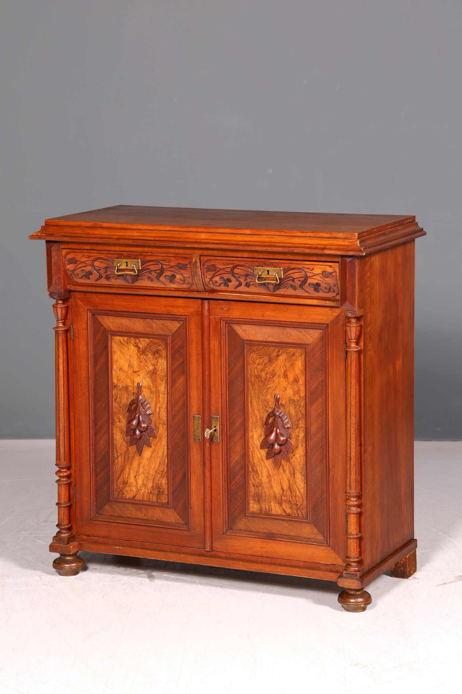 Traumhafter Gründerzeit Schrank Nussbaum Schnitzerei Halbschrank Kommode Antik Sideboard Buffet Vintage