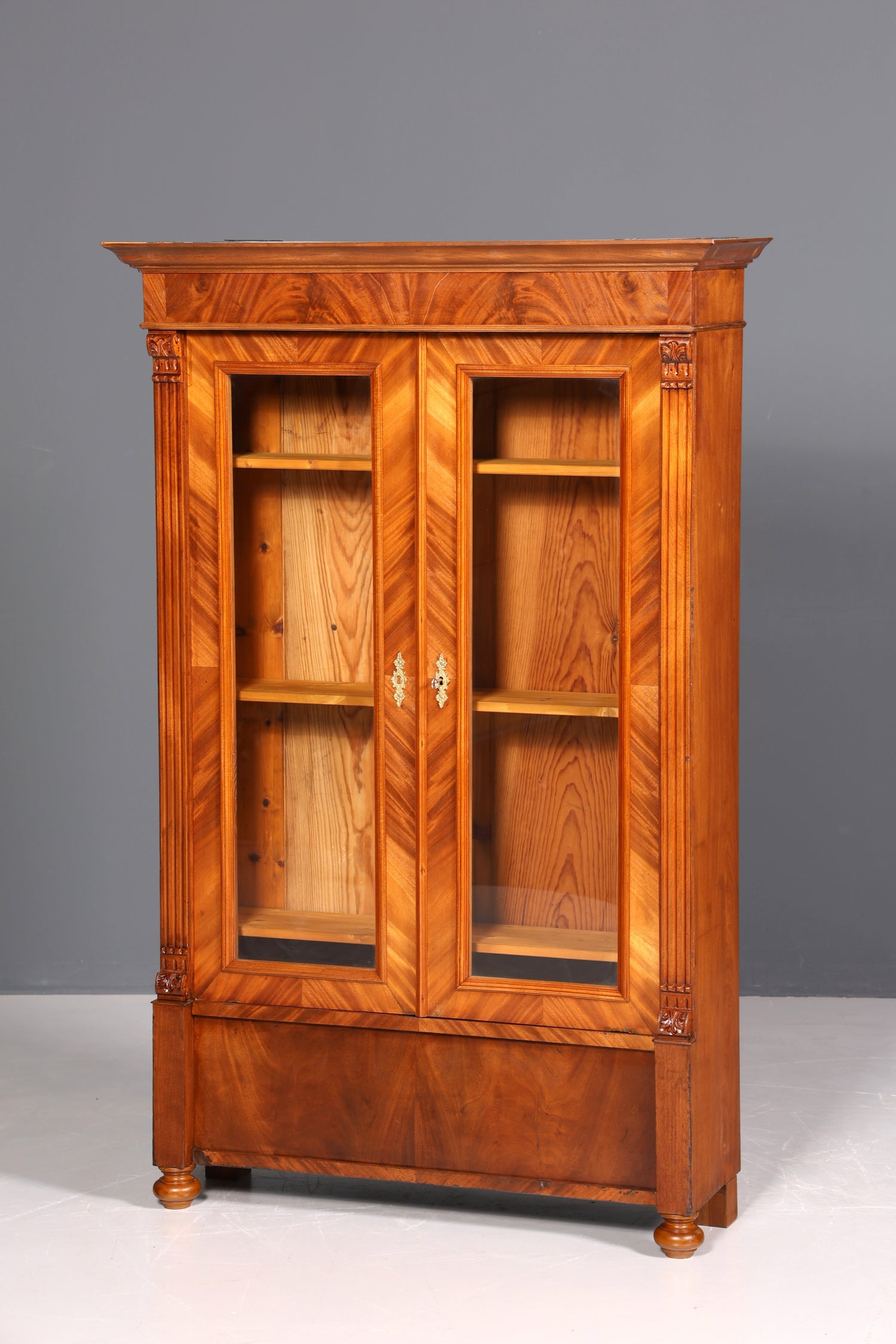 F860 Finish cm Edler Gründerzeit Vitrine um 1880 Schrank Antik Jugendstil Nussbaum Bücherregal