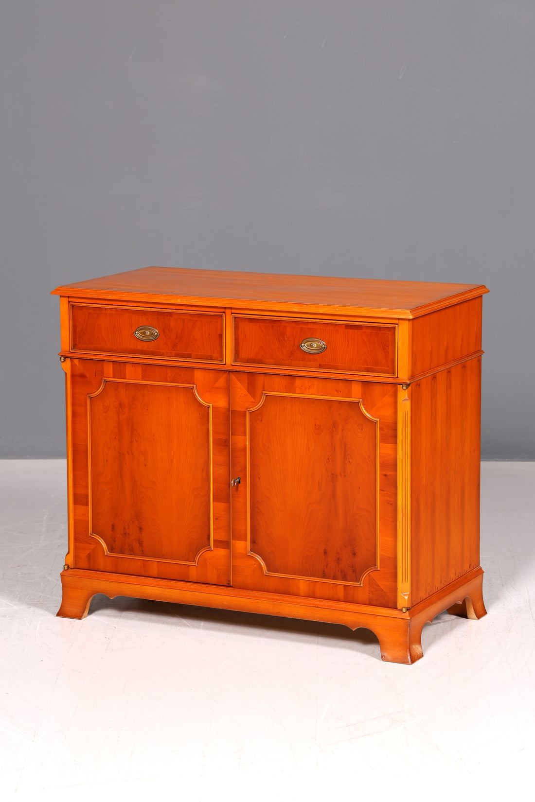 Dreamlike Original Heldense Cabinet Yew Antique Style Chest of Drawers Sideboard English England