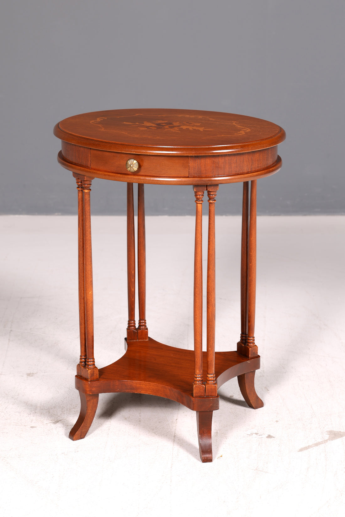 Prachtig Italiaans Sorrento bijzettafeltje étagère jaren 40 notenhout wortelhout intarsia antiek vintage telefoontafeltje
