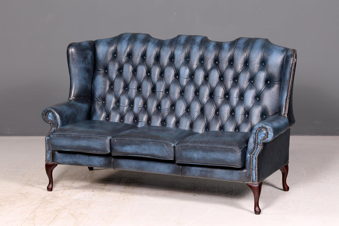 Prachtige originele Chesterfield 3-zitsbank Queen Anne blauw Engelse leren bank Engeland gestoffeerde bank