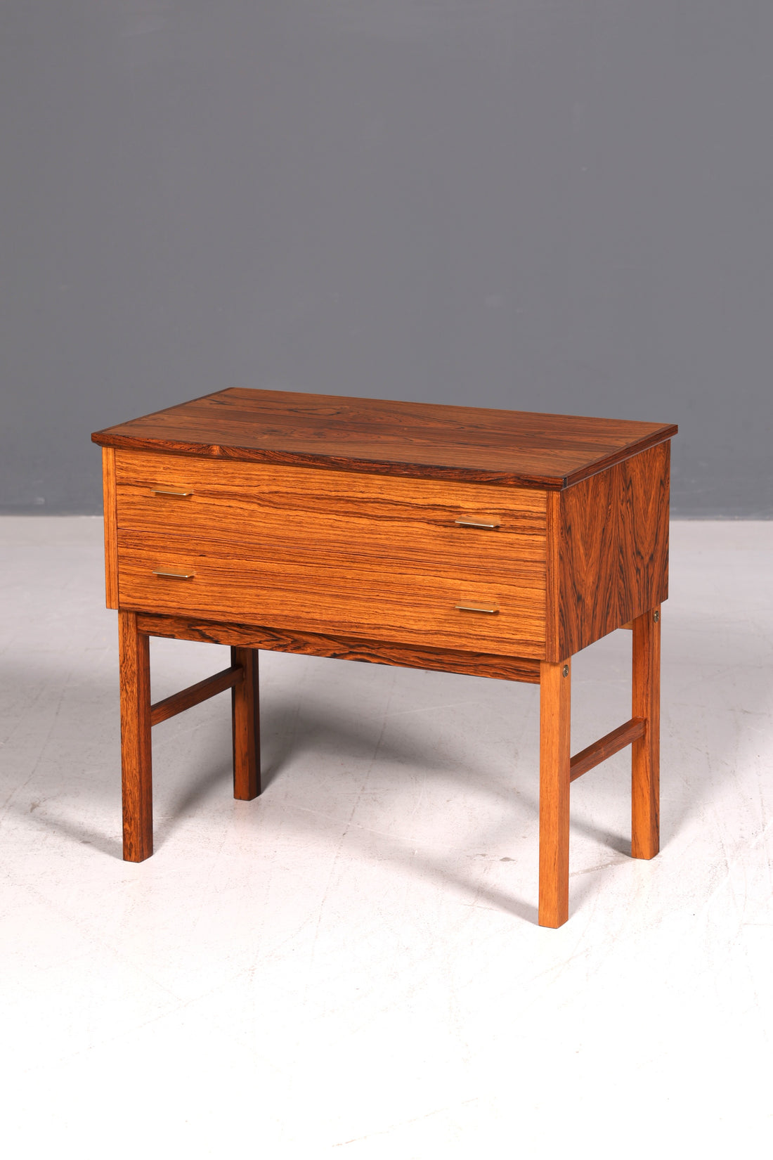 Prachtige mid-century ladekast vintage hal ladekast nachtkastje retro jaren 60 dressoir hout Scandinavisch