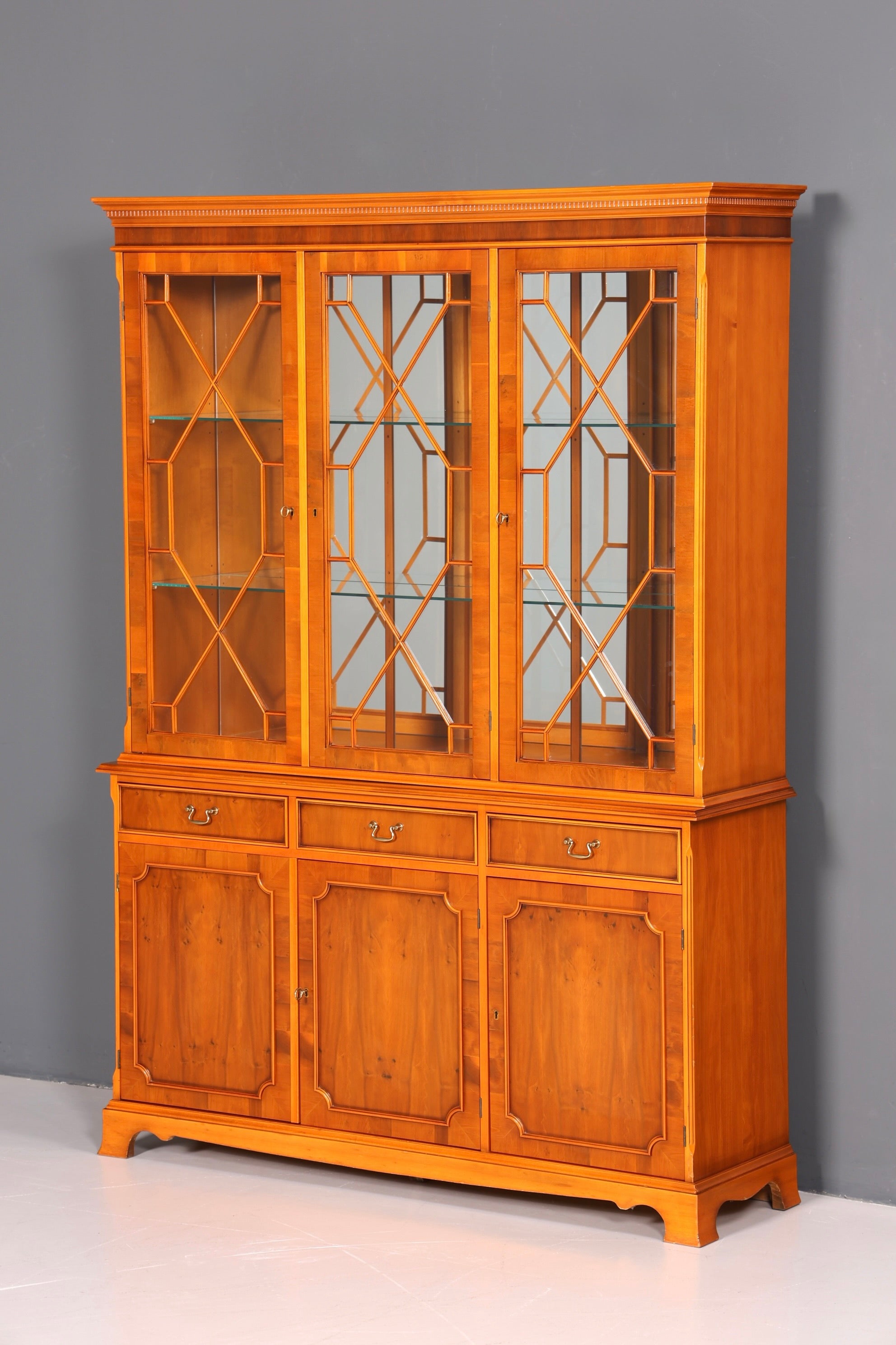 Wunderschöne Englische Vitrine Bücherschrank Buffet Antik Stil Englisch Eibe Glasvitrine Bibliothek