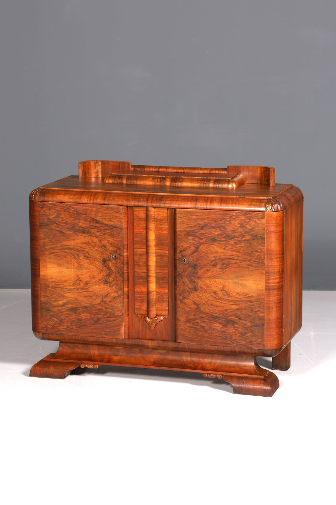Wunderschöner Original Art Deco Schrank Nussbaum Sideboard massiv Holz Antik Anrichte