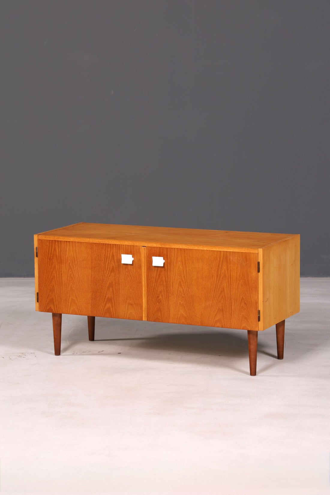 Prachtige originele Hellerau-kommode uit het midden van de twintigste eeuw, model 427, dressoir voor tv, vintage, echt hout