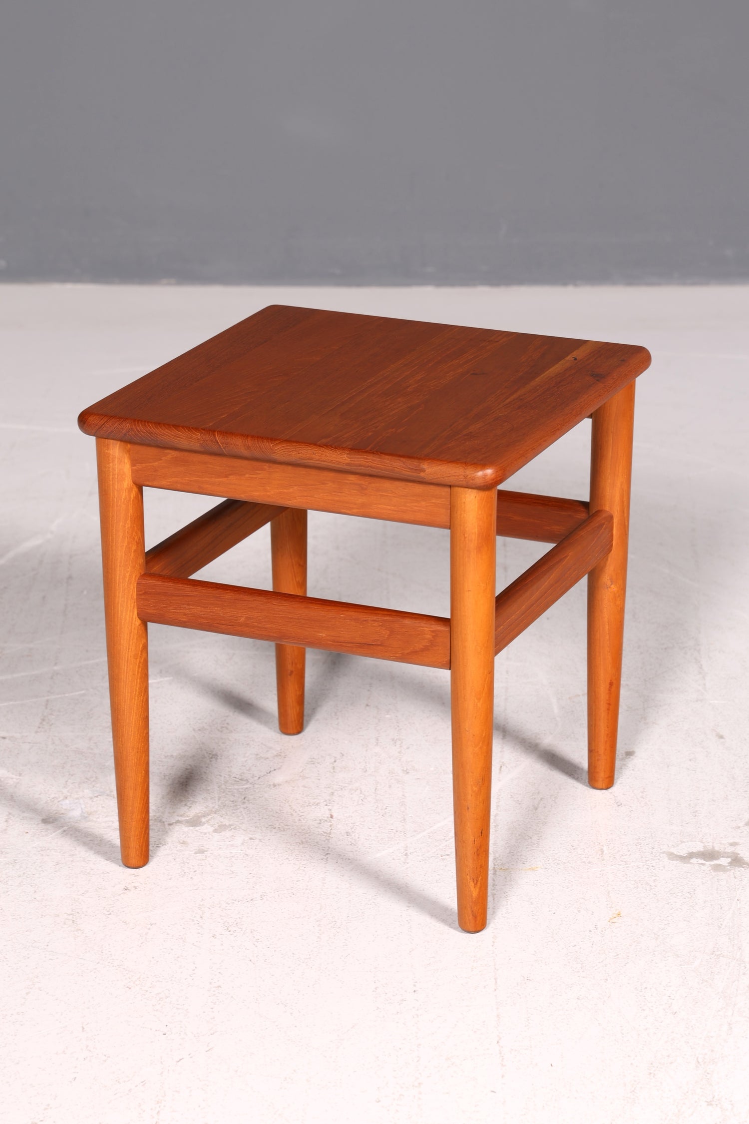 Edler Mid Century Teak Beistelltisch Dänisch Blumenhocker Ablagetisch Vintage 60er Danish Design Tisch 1 von 2