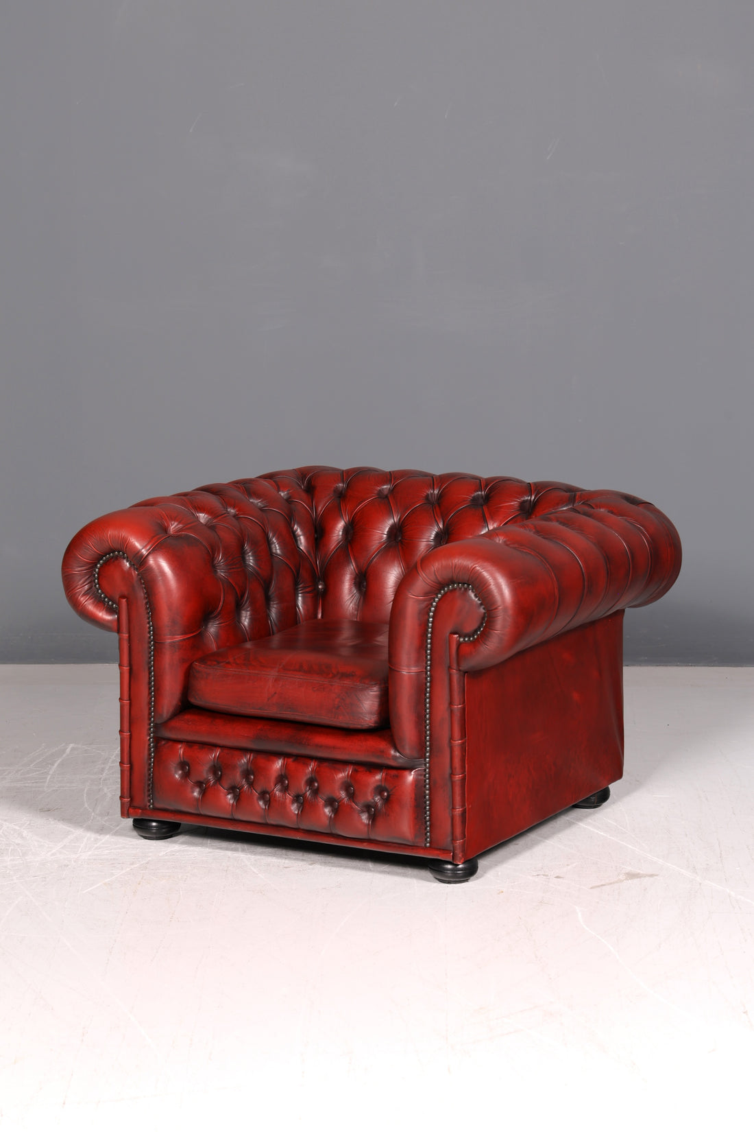 Stijlvolle originele Chesterfield stoel, oxblood echt leer, Engelse armstoel, herensstoel, antieke lederen stoel