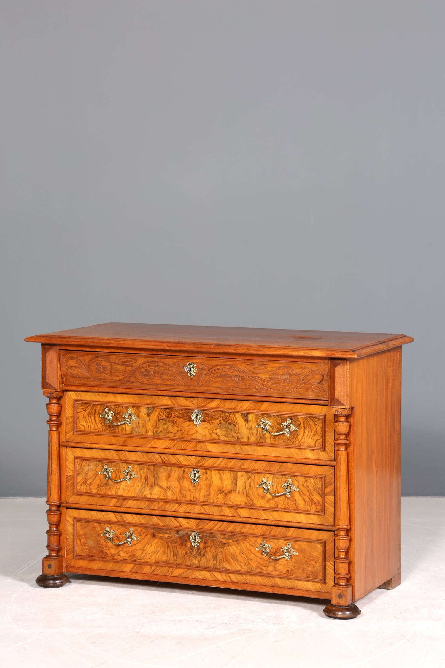 Wunderschöne Gründerzeit Kommode Louis Philippe Vertiko Nussbaum Sideboard um 1880