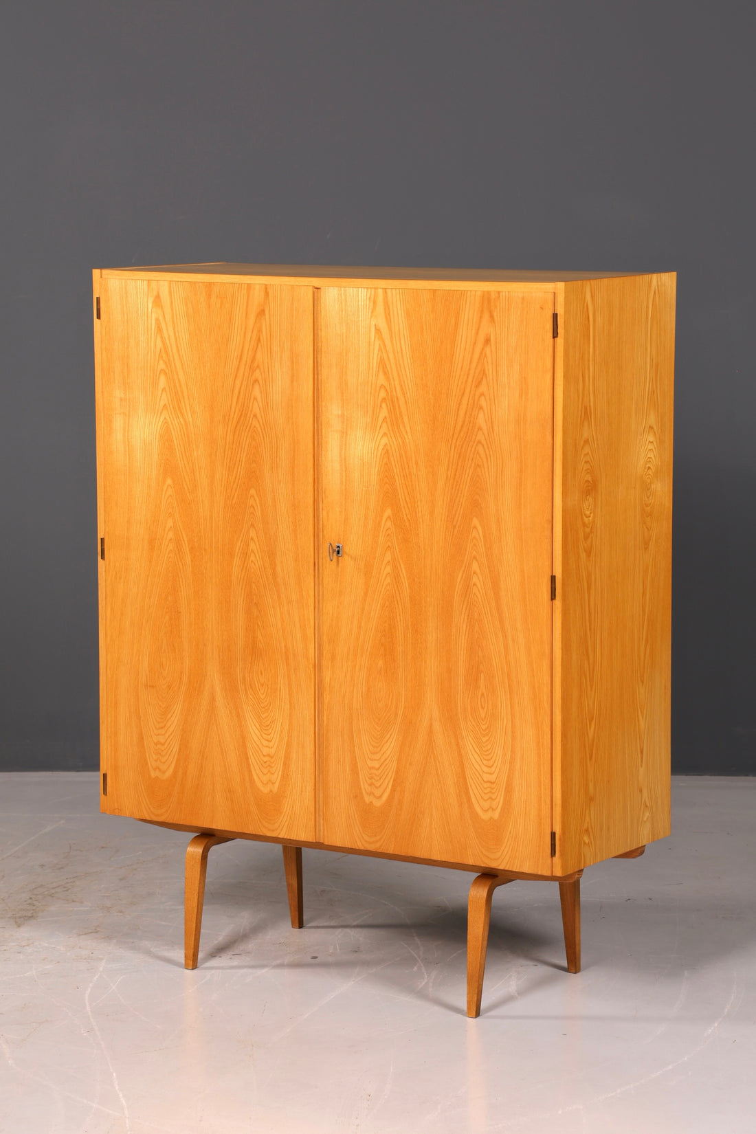 Prachtige Hellerau-kast model 427, Mid-Century-vintage-archiefkast, highboard, Vertiko, linnenkast