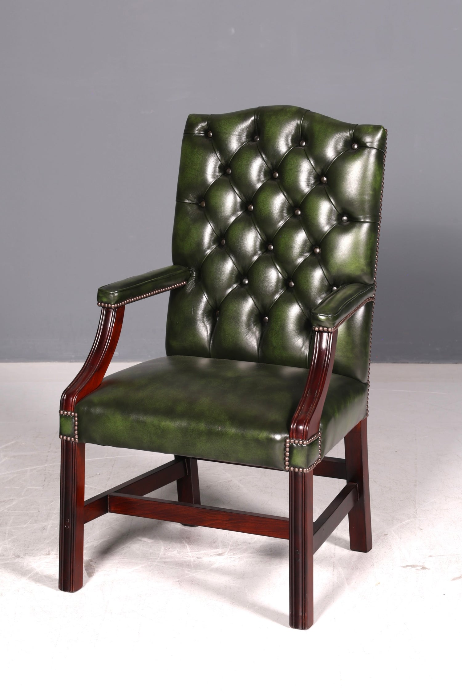 Wunderschöner Original Chesterfield Bürostuhl Grün Echt Leder Englisch Herrensessel Armlehnstuhl Drehsessel UK