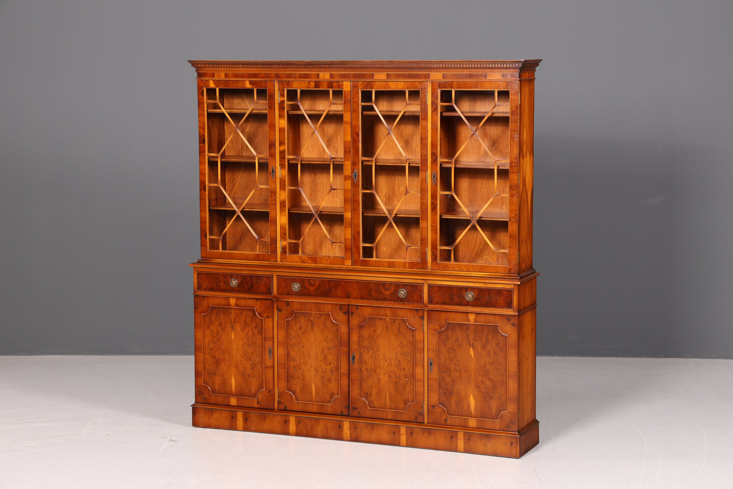 Wunderschöne Englische Vitrine Bücherschrank Buffet Englisch Glasvitrine Bibliothek Vitrinenschrank