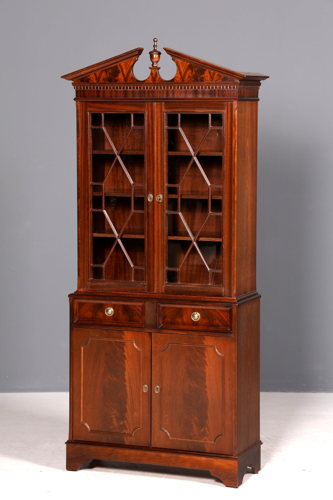 Stilvolle Englische Vitrine Bibliothek Bücherschrank UK Buffet Glasvitrine Schrank