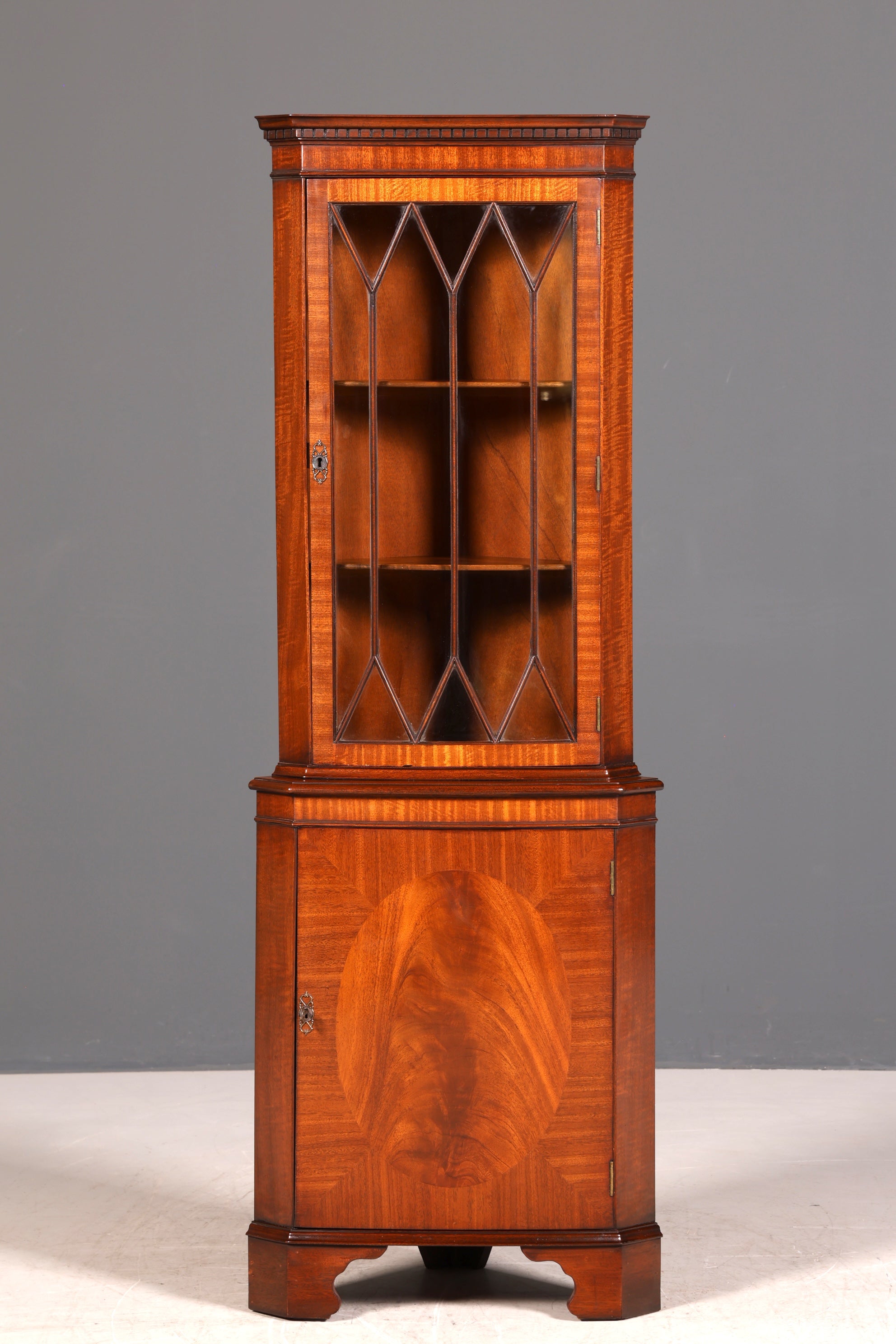 G248 Finish Wunderschöne Englische Eckvitrine Mahagoni Antik 60s echt Holz Schrank Eckschrank Glasvitrine (Kopie)