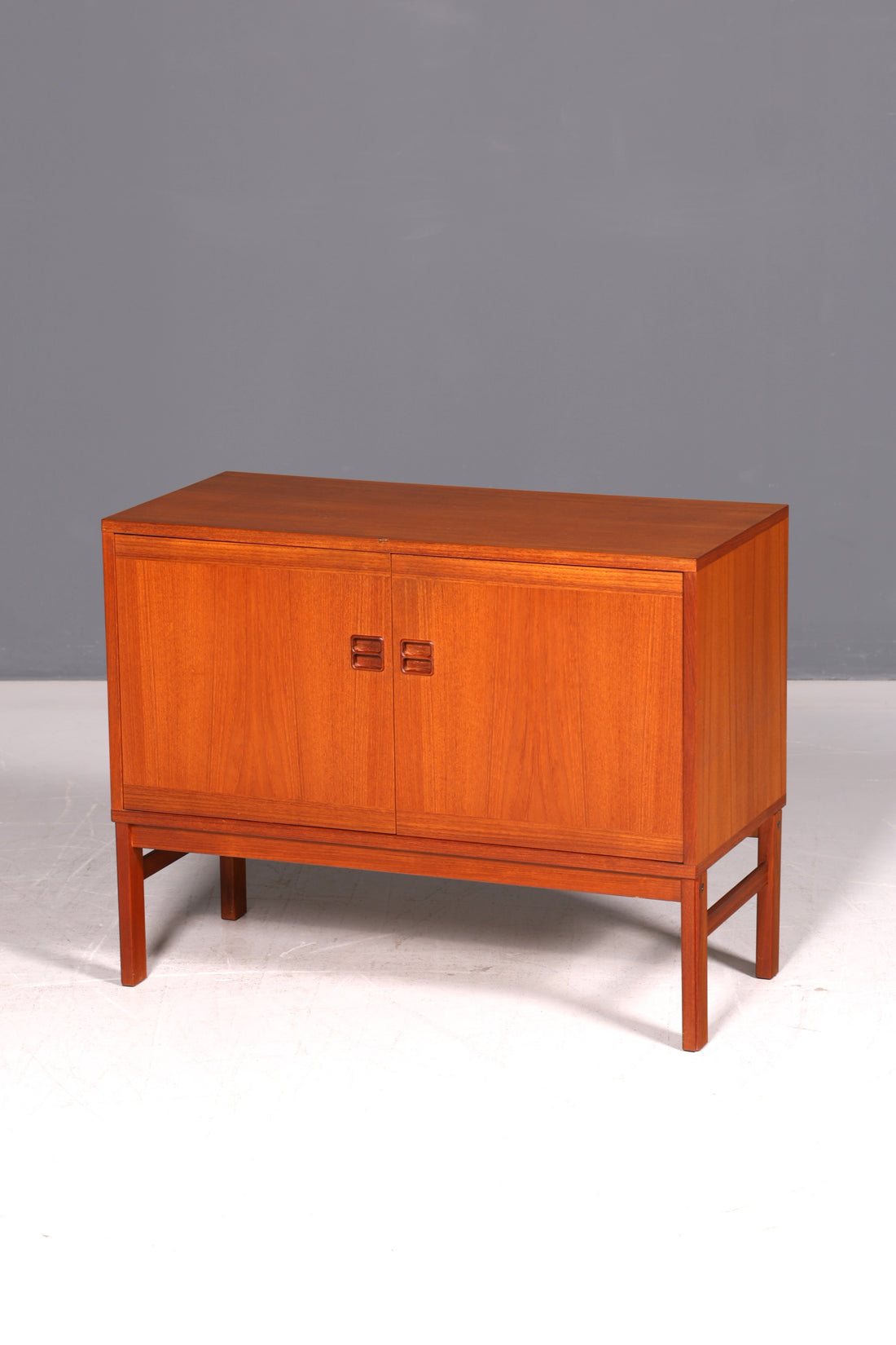 Wunderschöne Mid Century Kommode Vintage Schrank Retro Flurkommode 60s Sideboard Designklassiker