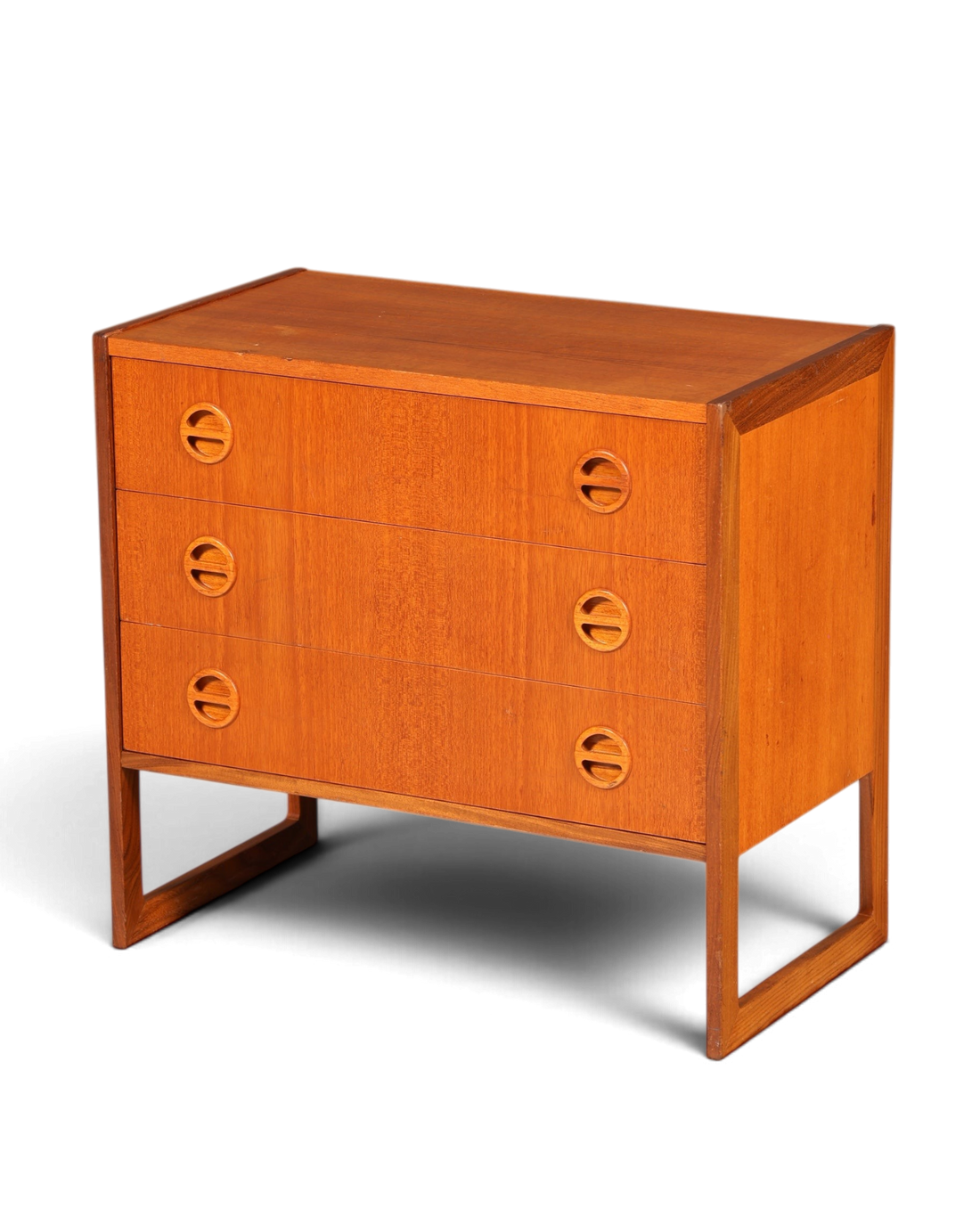 Hauptstadt Möblerei Mid Century Kommode aus Teakholz mit drei Schubladen und markanten runden Griffen im Vintage-Stil