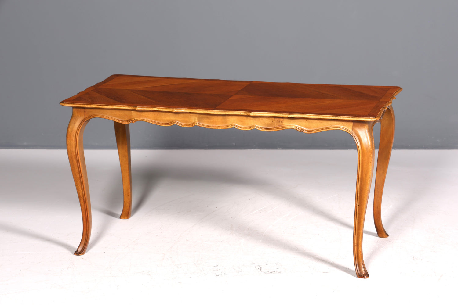 Beautiful Chippendale coffee table, real wood, Baroque style living room table