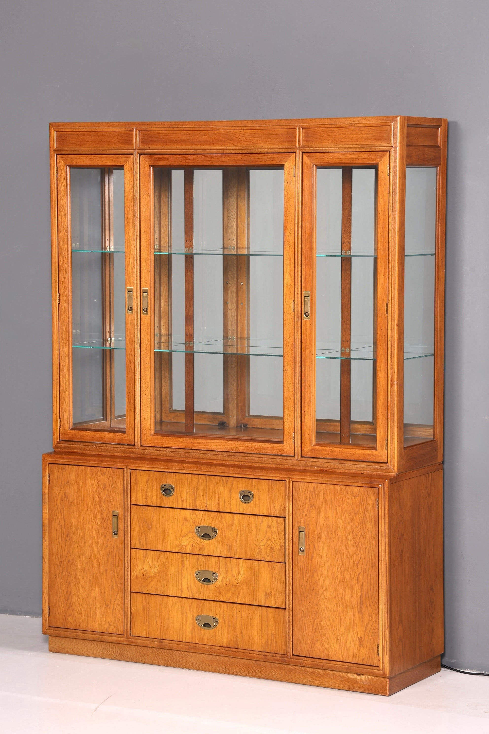 Edler Original Drexel Heritage Vitrine Bücherschrank Art Deco USA Antik Schrank Buffet Regal Glasvitrine Vintage Holz