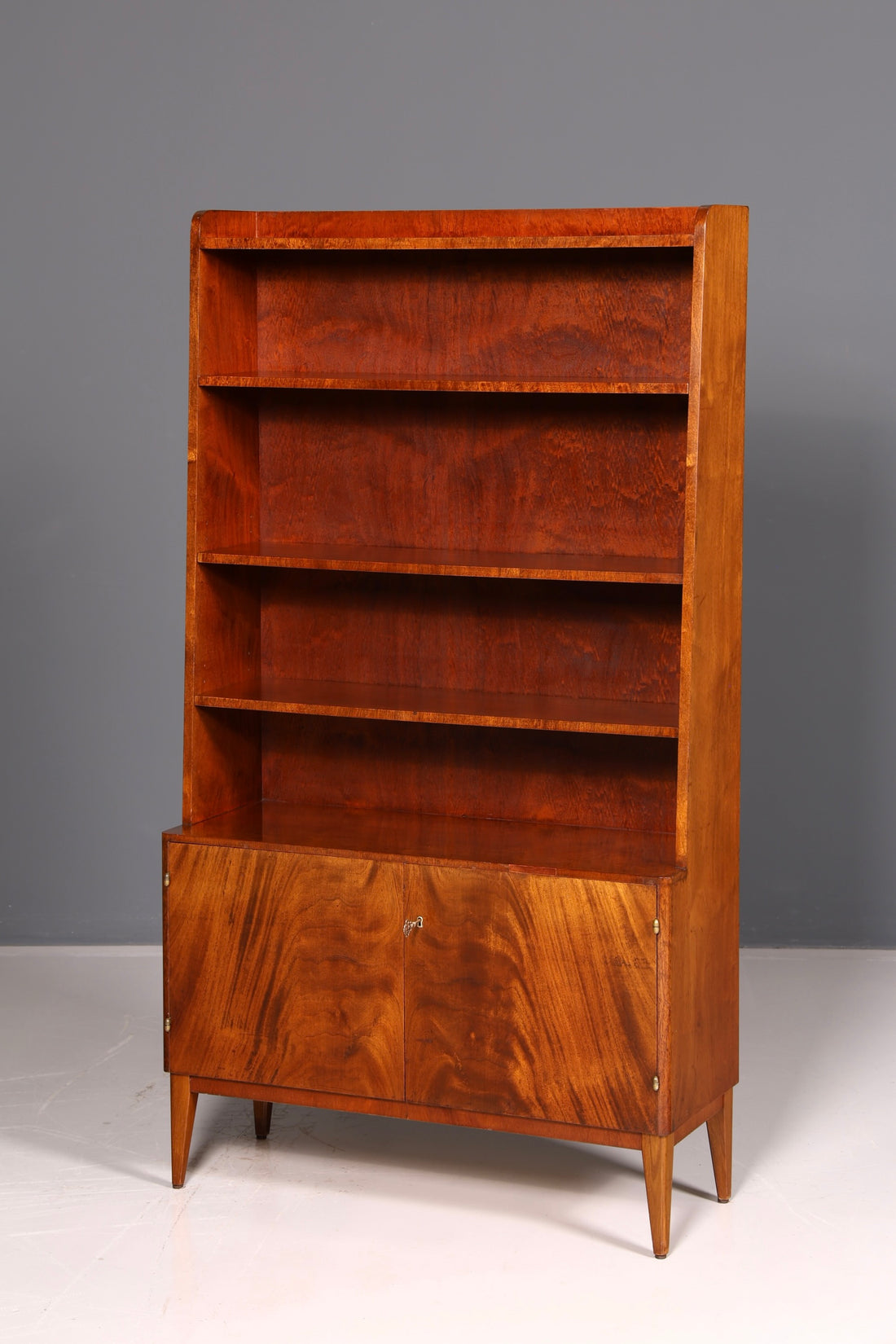 Eenvoudige boekenkast uit het midden van de eeuw, Deens design, kast, walnoot, vintage, retro jaren 60, hout