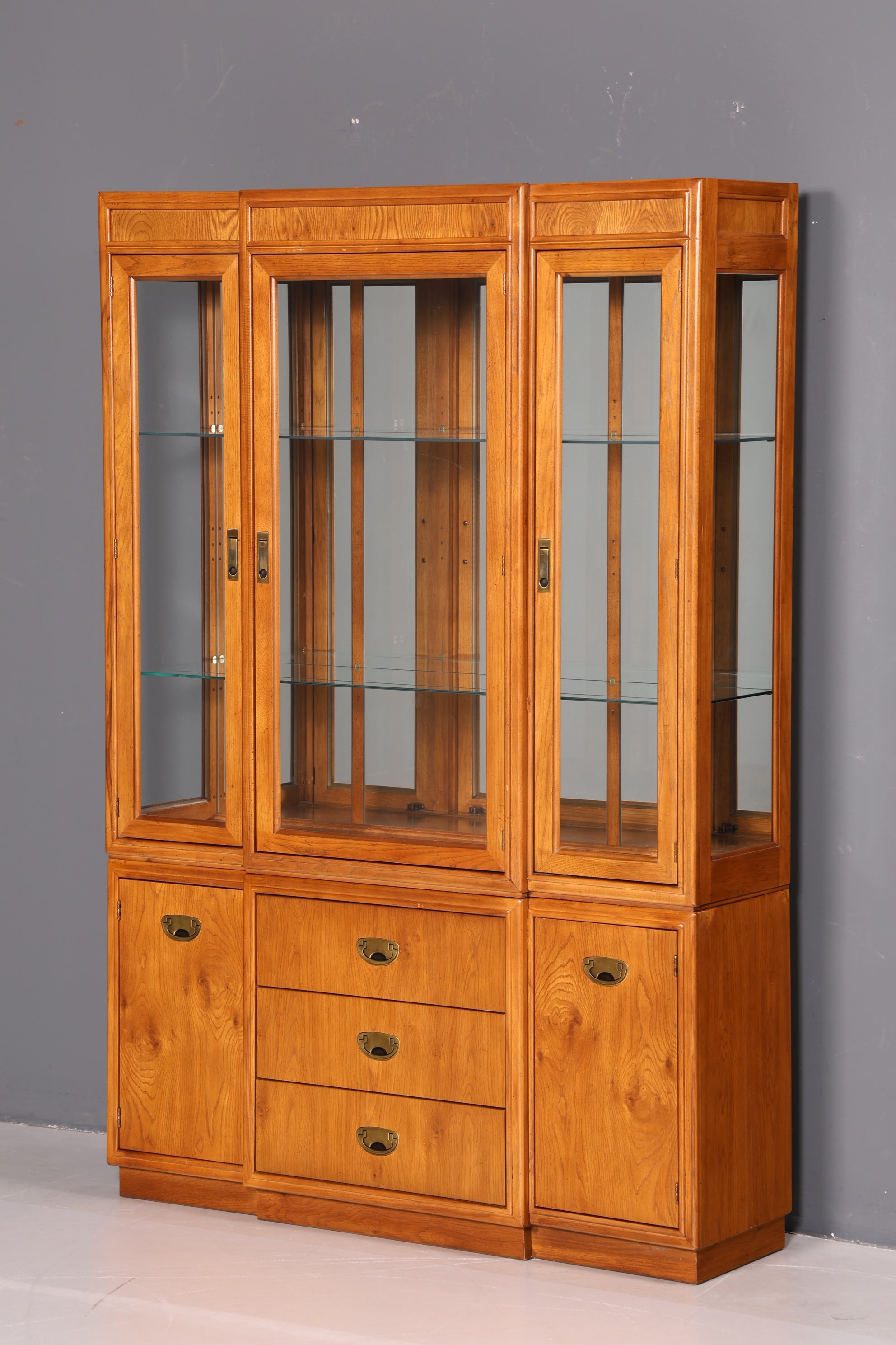 Edler Original Drexel Heritage Vitrine Bücherschrank Art Deco USA Antik Schrank Buffet Regal Glasvitrine Vintage Holz