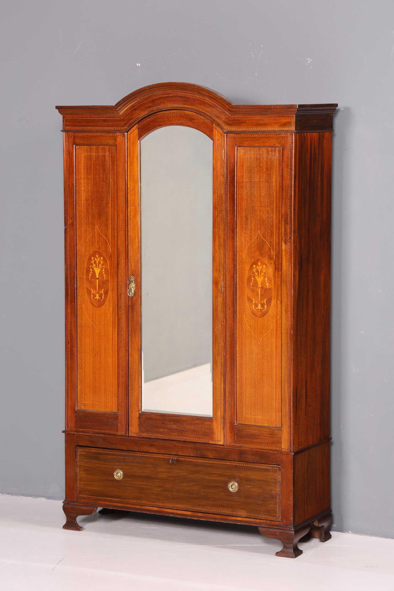 Traumhafter Jugendstil Kleiderschrank um 1910 Englisch Massiv Holz Antik Schrank Dielenschrank Wäscheschrank
