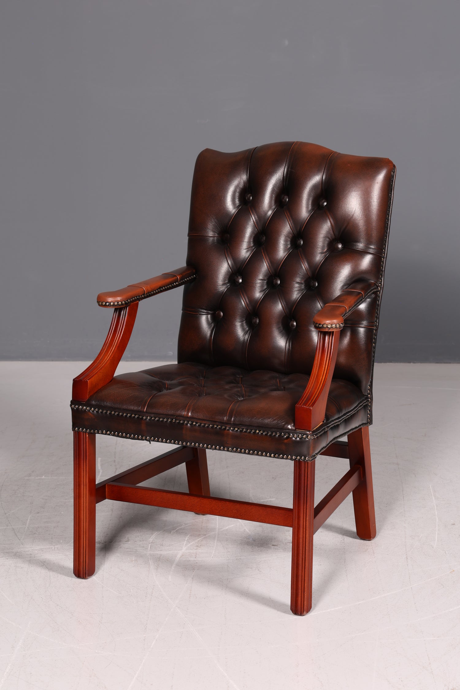 Wunderschöner Original Chesterfield Armlehnstuhl Braun Echt Leder Englisch Herrensessel Schreibtischstuhl Bürostuhl Antik