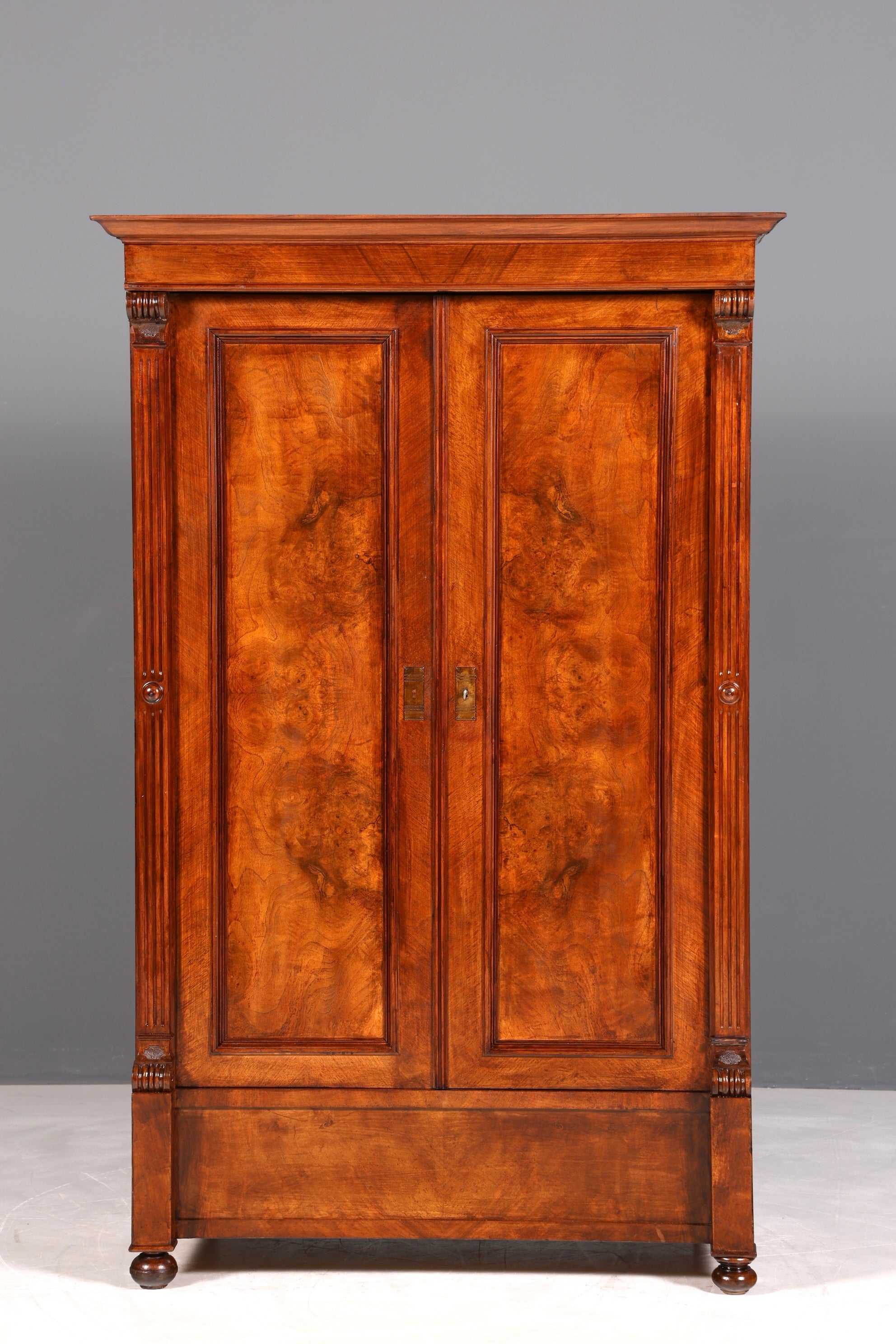 Edler Gründerzeit Schrank um 1880 Kleiderschrank Antik Jugendstil Wäscheschrank Dielenschrank