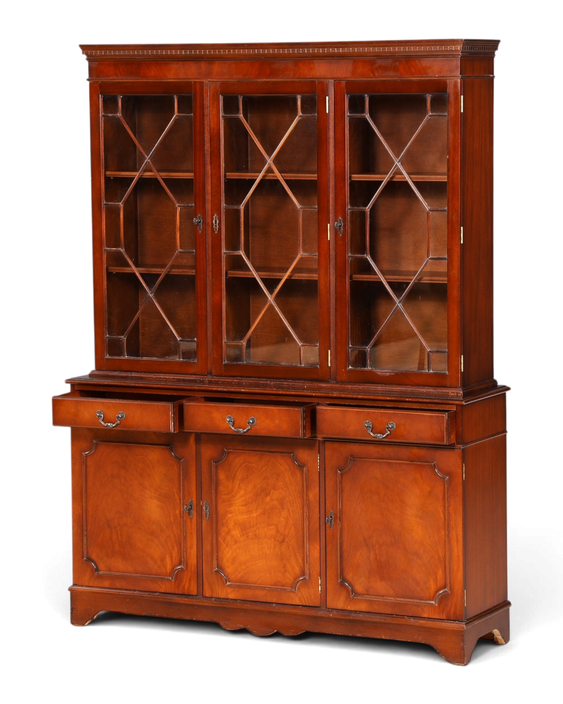 Hauptstadt Möblerei englische Vitrine aus massivem Holz mit Glasfronten und Schubladen im klassischen Antik Stil