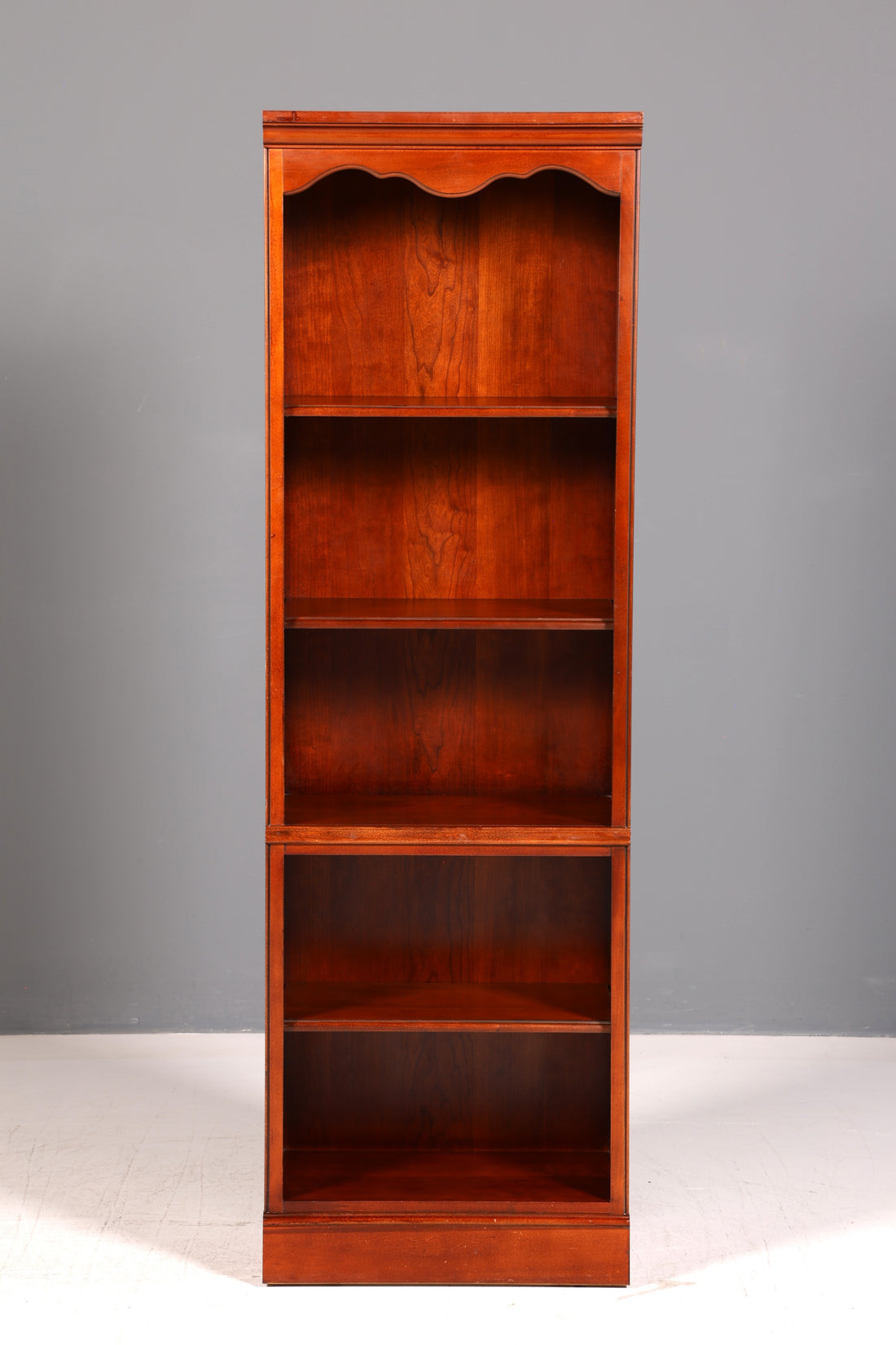 Origineel Drexel Heritage boekenkast rek VS boekenplank boekopslag massief hout vintage staand rek antiek