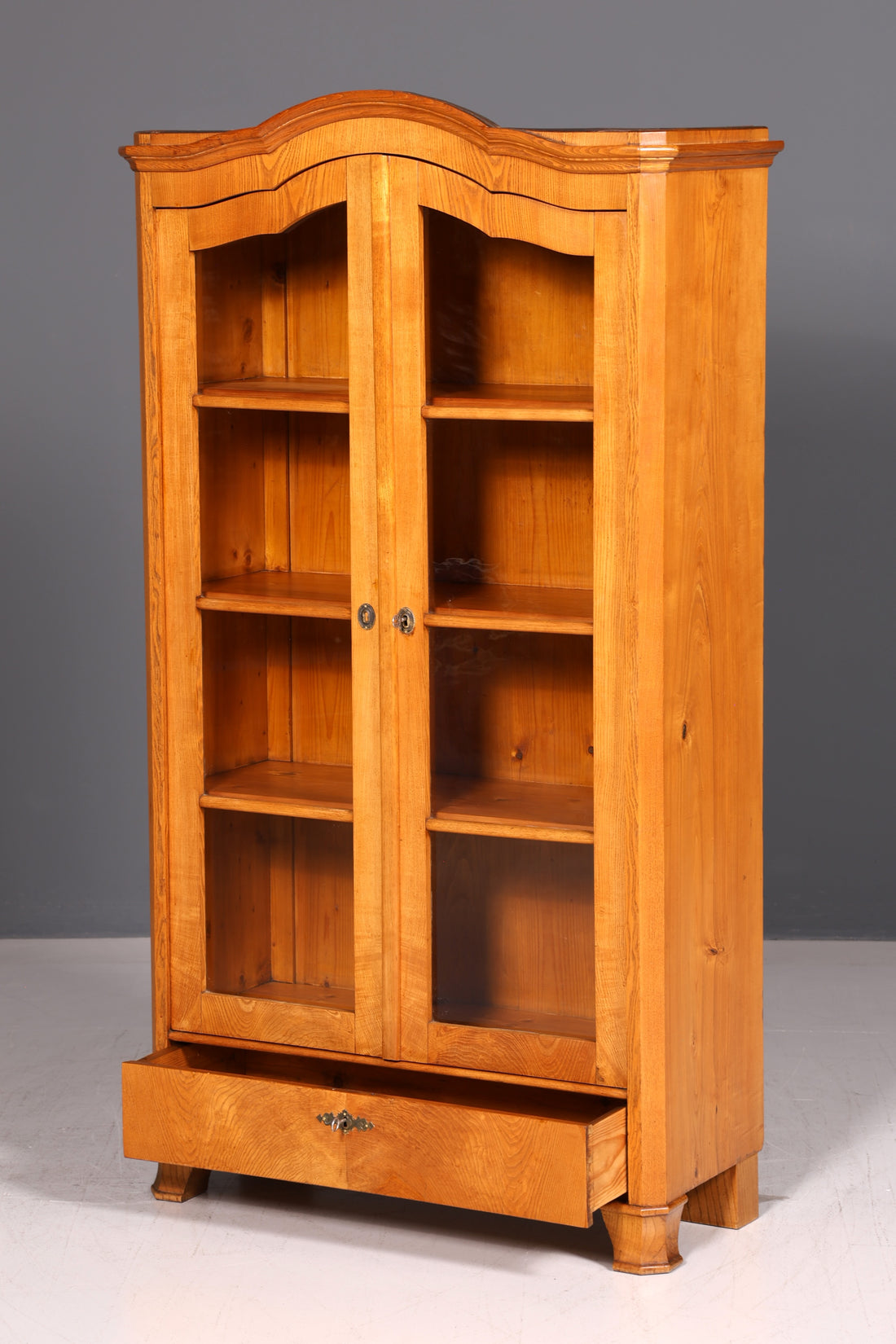 Prachtige antieke vitrine eiken servieskast Biedermeier zachthout glazen vitrine boekenkast landelijk rek