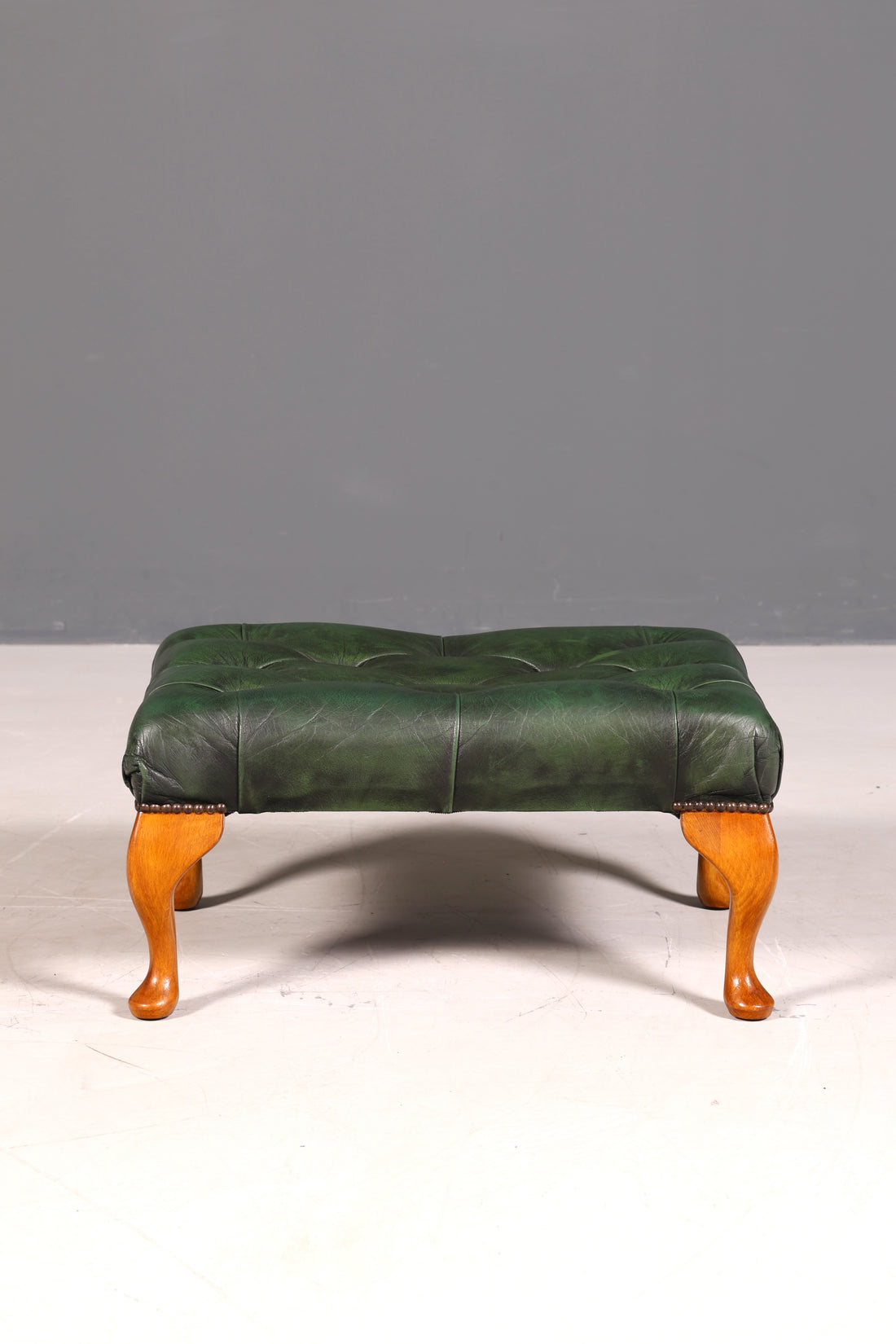 G542 Finish cm Original Chesterfield Hocker echt Leder Englischer Fusshocker UK Englisch Oxblood Fussablage (Kopie)