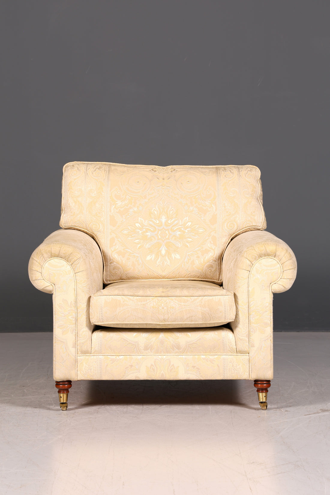 Prachtige Engelse fauteuil crème goud stof clubfauteuil armstoel landhuis loungestoel vintage