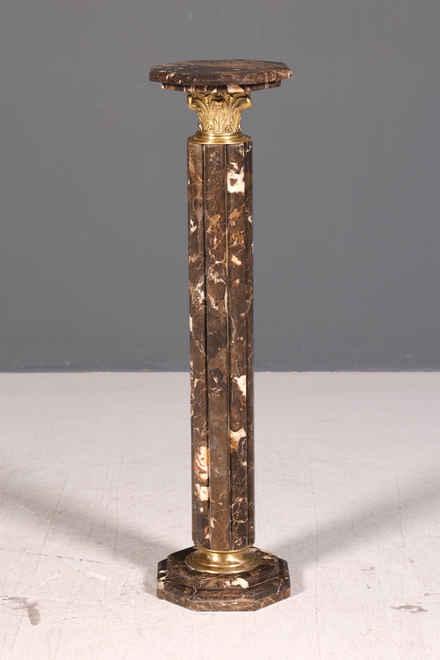 Stilvolle Barock Stil Säule Louis XV Marmor Blumensäule Naturstein Sockel Ablage