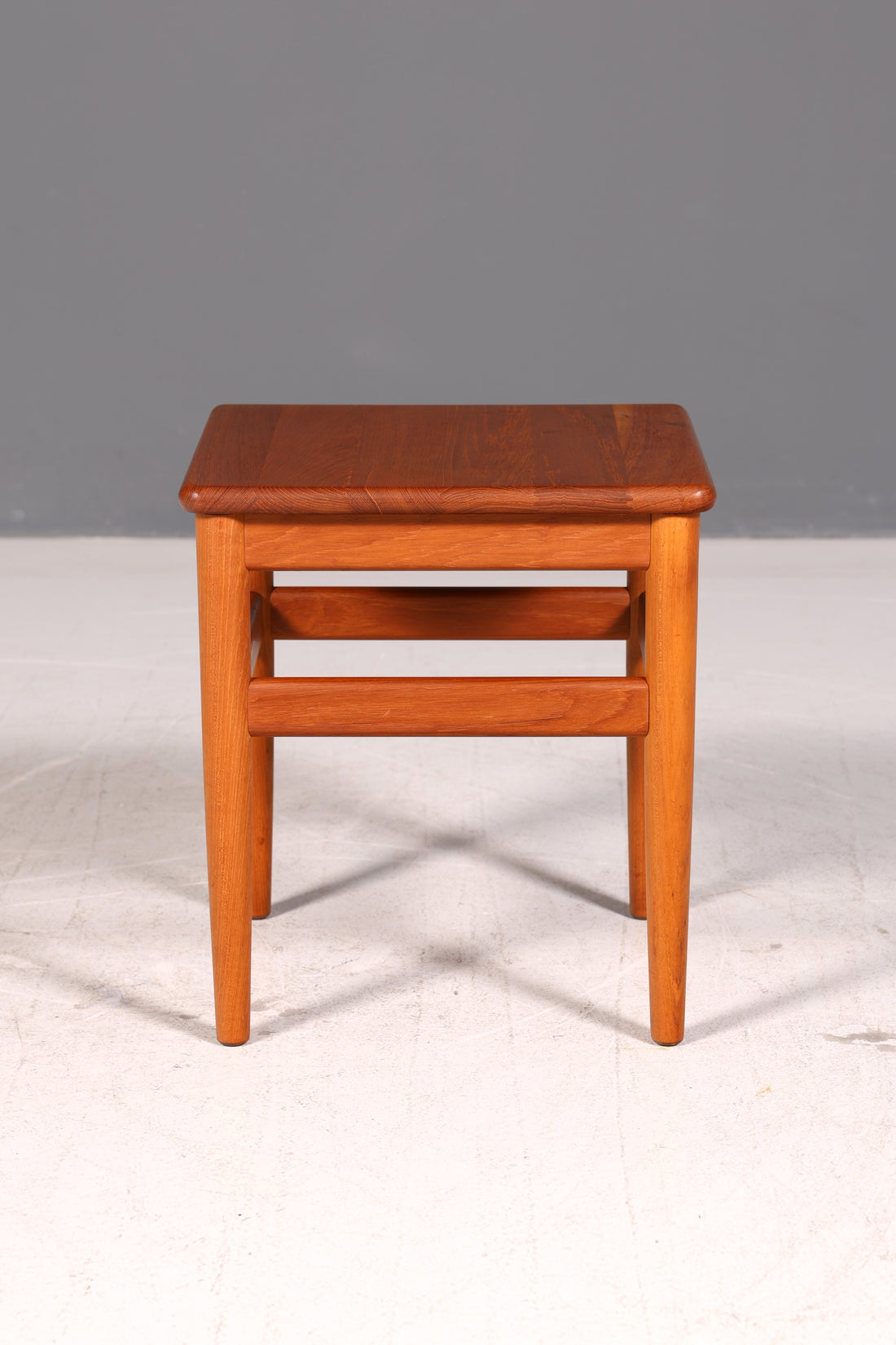 Fraaie Mid Century Teak Bijzettafel Deens Plantenkruk Aflegtafel Vintage Jaren 60 Danish Design Tafel 1 van 2