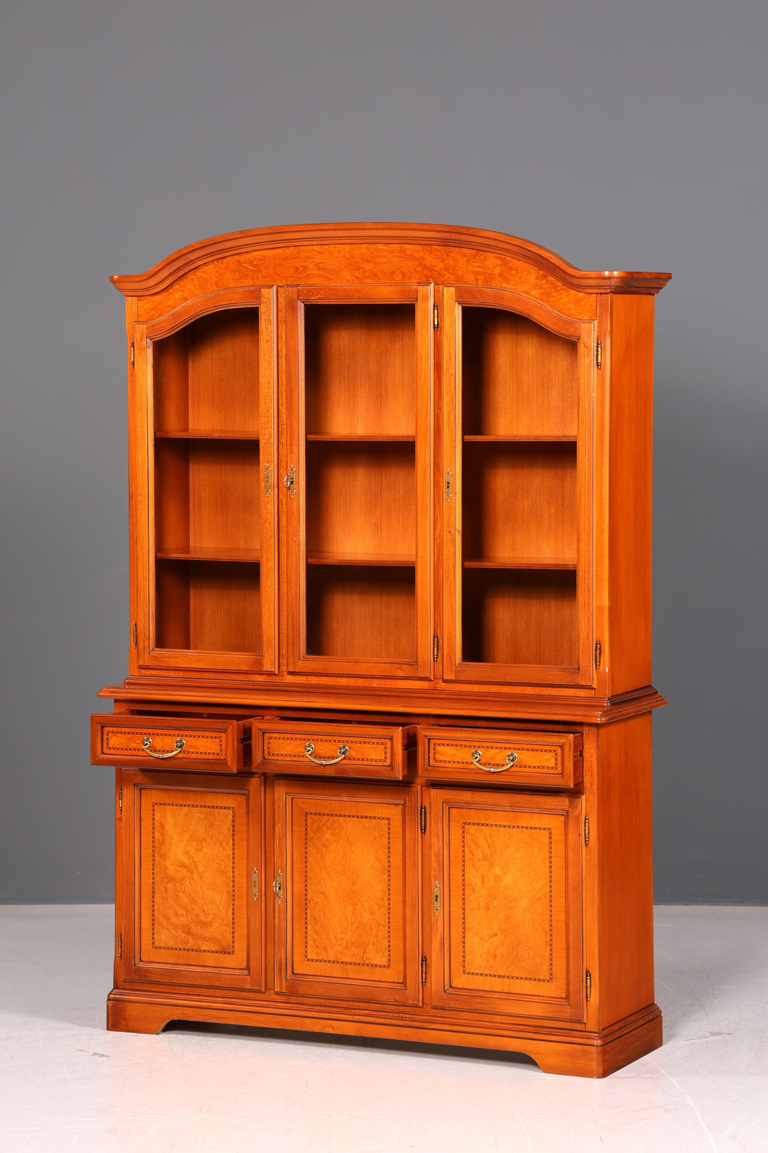 Traumhafte Original Selva Vitrine Epoca Antik Stil Buffet Schrank Bibliothek Kirschholz Glasvitrine