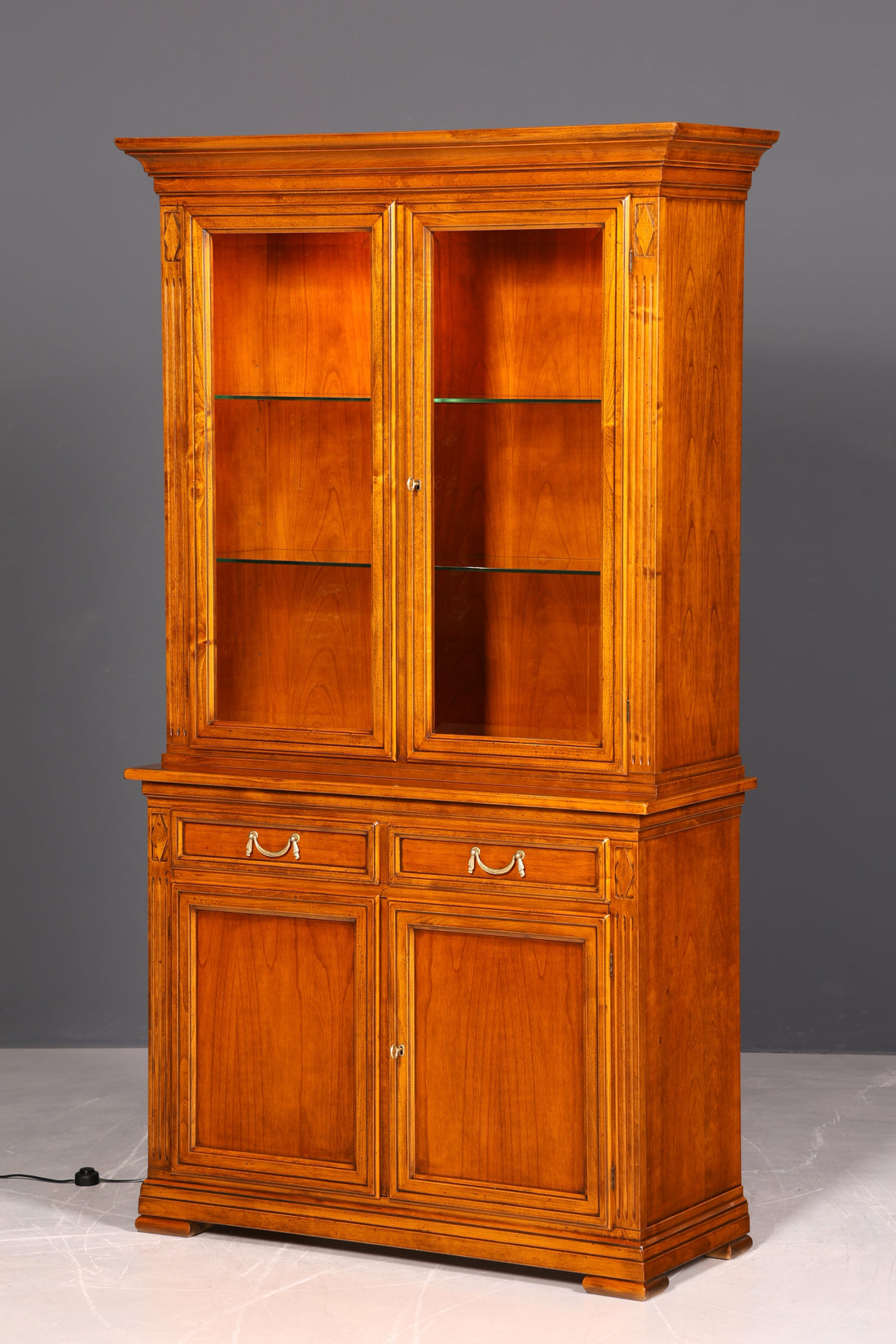 Edle Original Selva Vitrine Antik Stil massiv Holz Buffet Villa Borghese Schrank Bibliothek