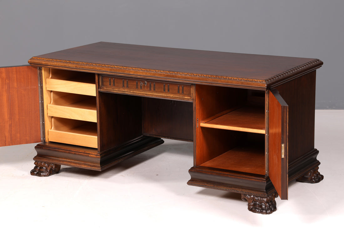 Indrukwekkend neorenaissancebureau voor herenvertrek, antiek bureau van echt hout, vintage