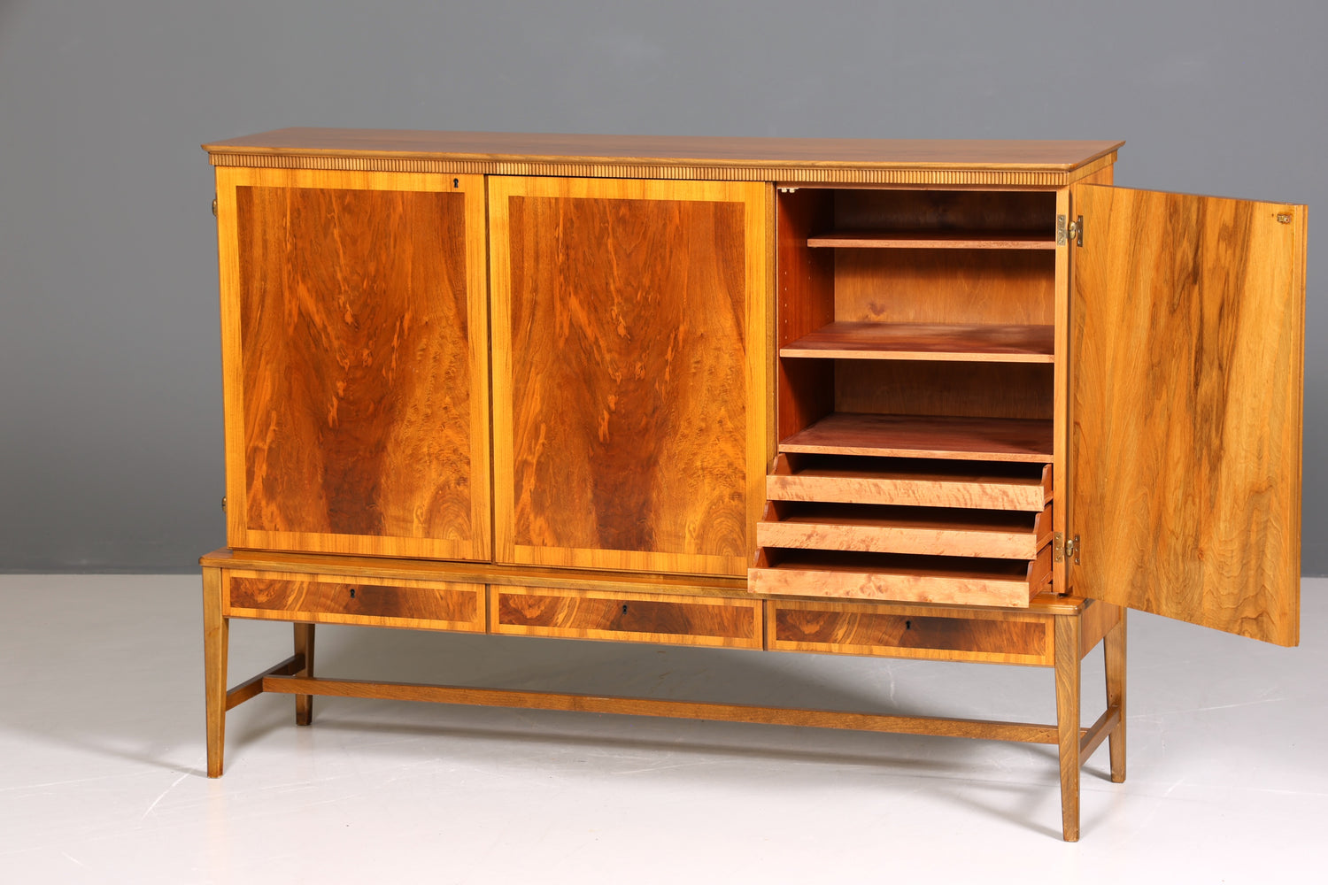 Traumhaftes Mid Century Highboard Schrank Büro Kommode Aktenschrank Wäscheschrank 60er Jahre