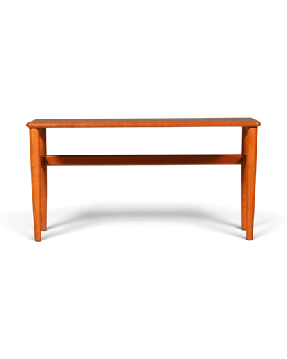Hauptstadt Möblerei Mid-Century Teak Couchtisch mit konischen Beinen im skandinavischen 70er Jahre Design