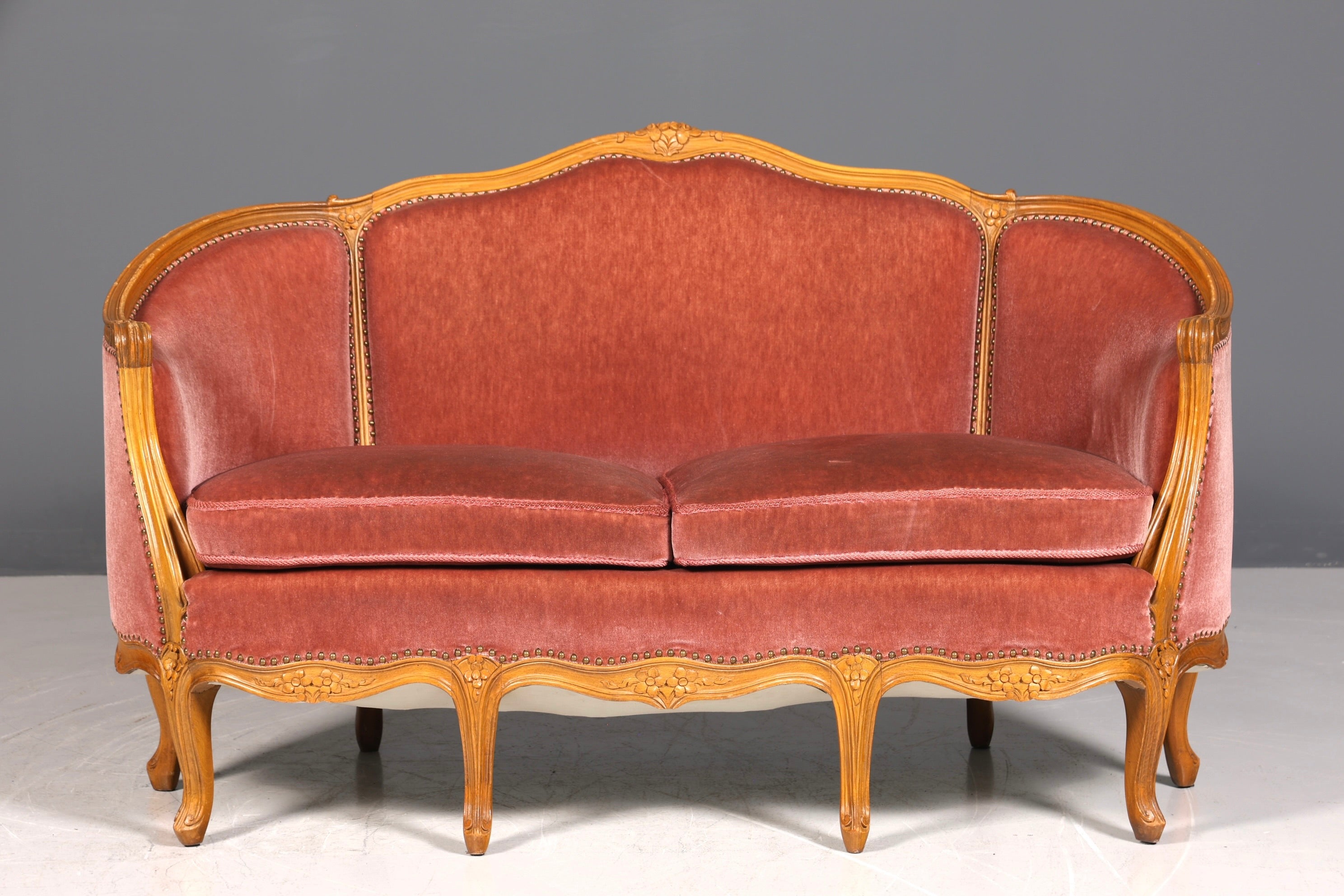 Beautiful Chippendale sofa, Baroque style couch, velvet fabric, 2-seater chaise longue