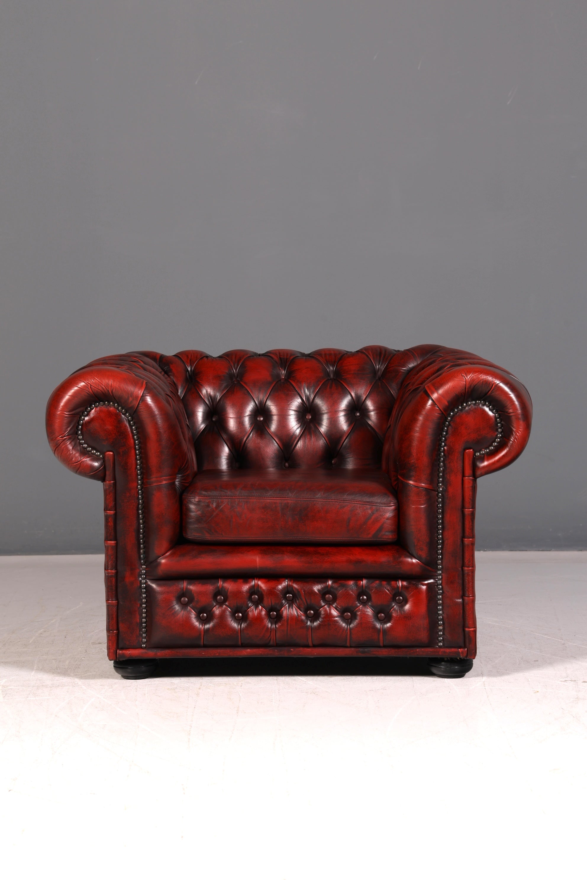 Stilvoller Original Chesterfield Sessel Oxblood Echtleder Englischer Armlehnsessel Herrensessel Antik Ledersessel