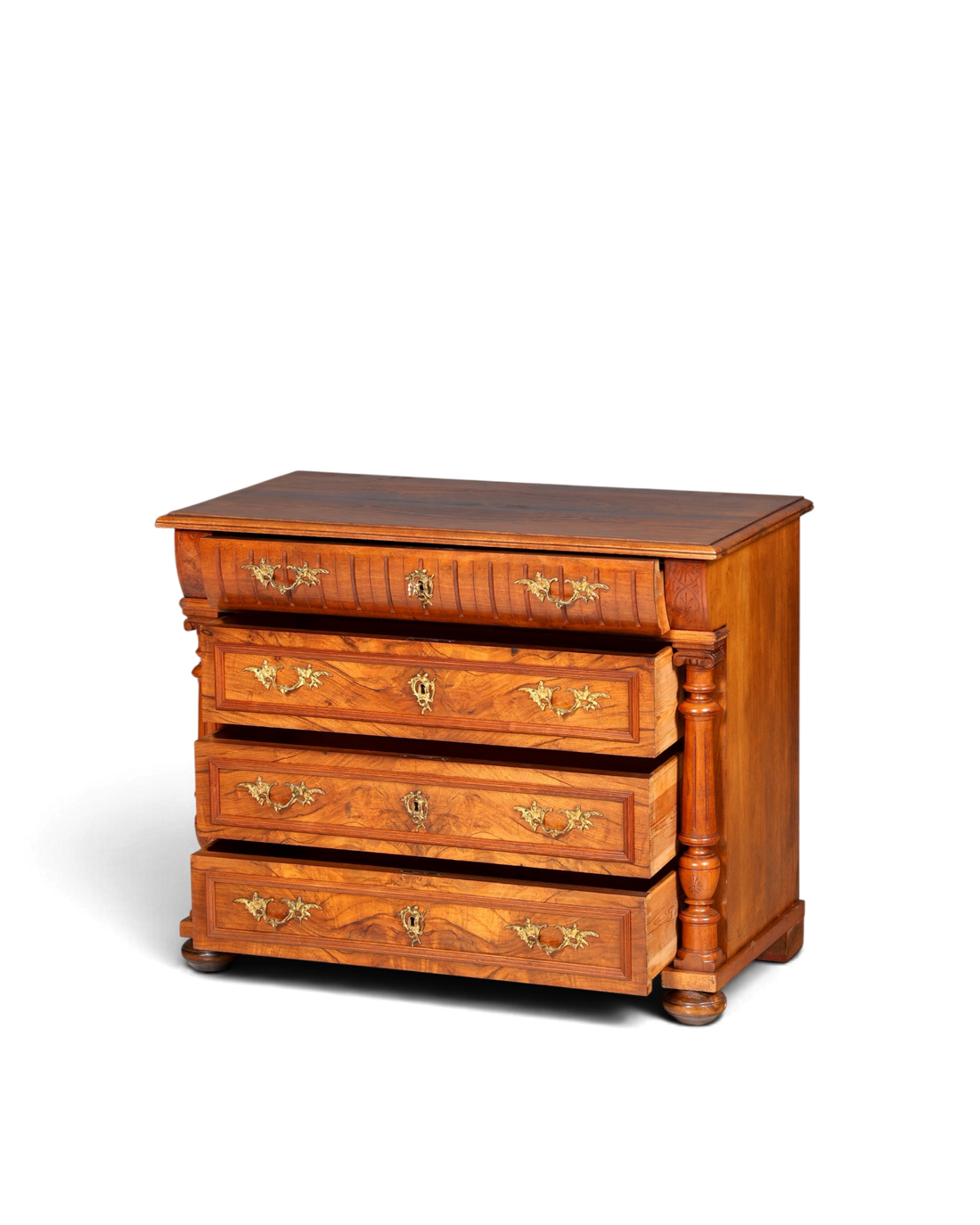 Hauptstadt Möblerei Gründerzeit Kommode im Louis Philippe Stil aus massivem Holz mit dekorativen Messingbeschlägen