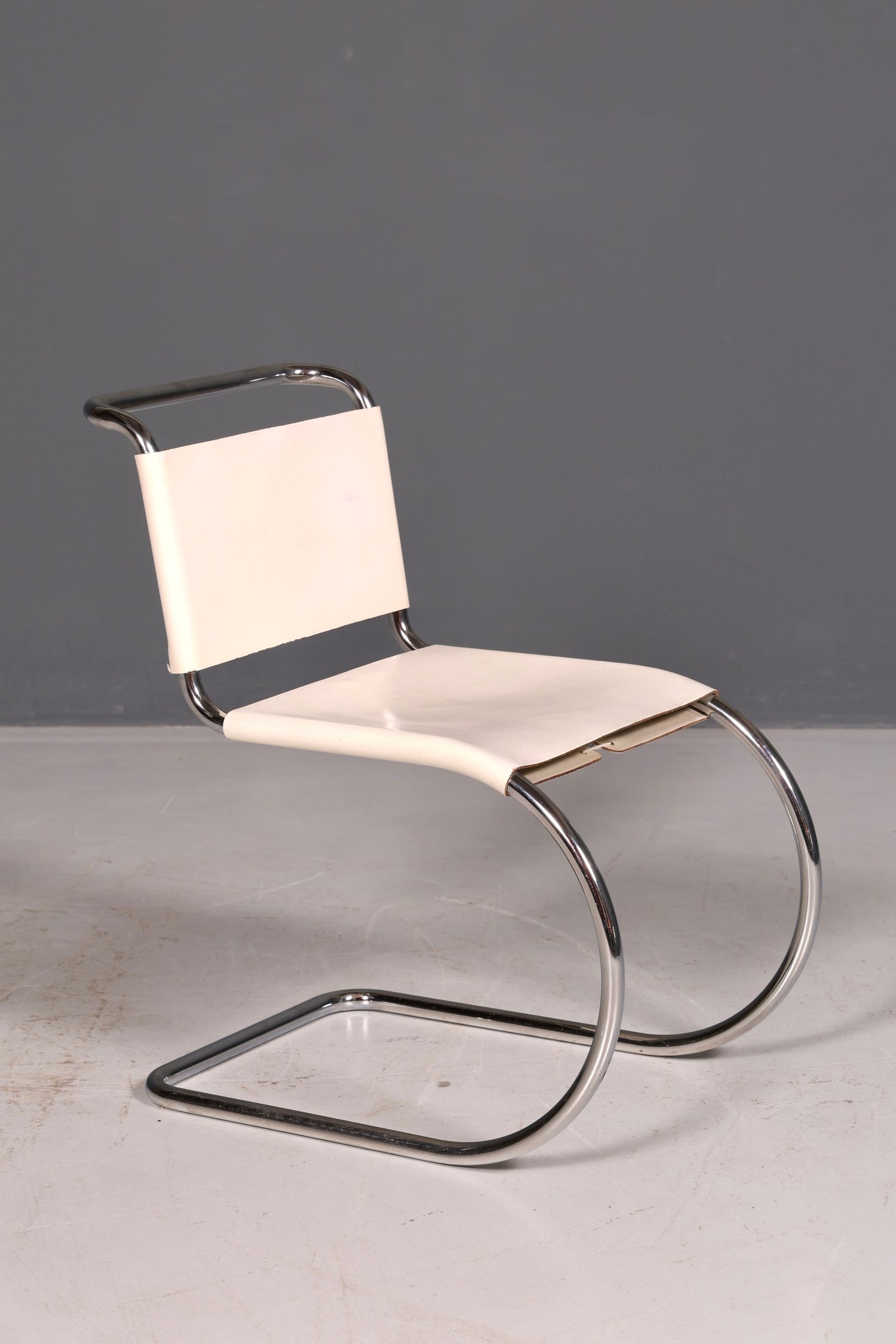 Edler Original Knoll International Freischwinger Stuhl MR Chair Mies van der Rohe Chrom Leder Weiß Bauhaus Sekretär Stuhl Esszimmer Stuhl 1 von 2