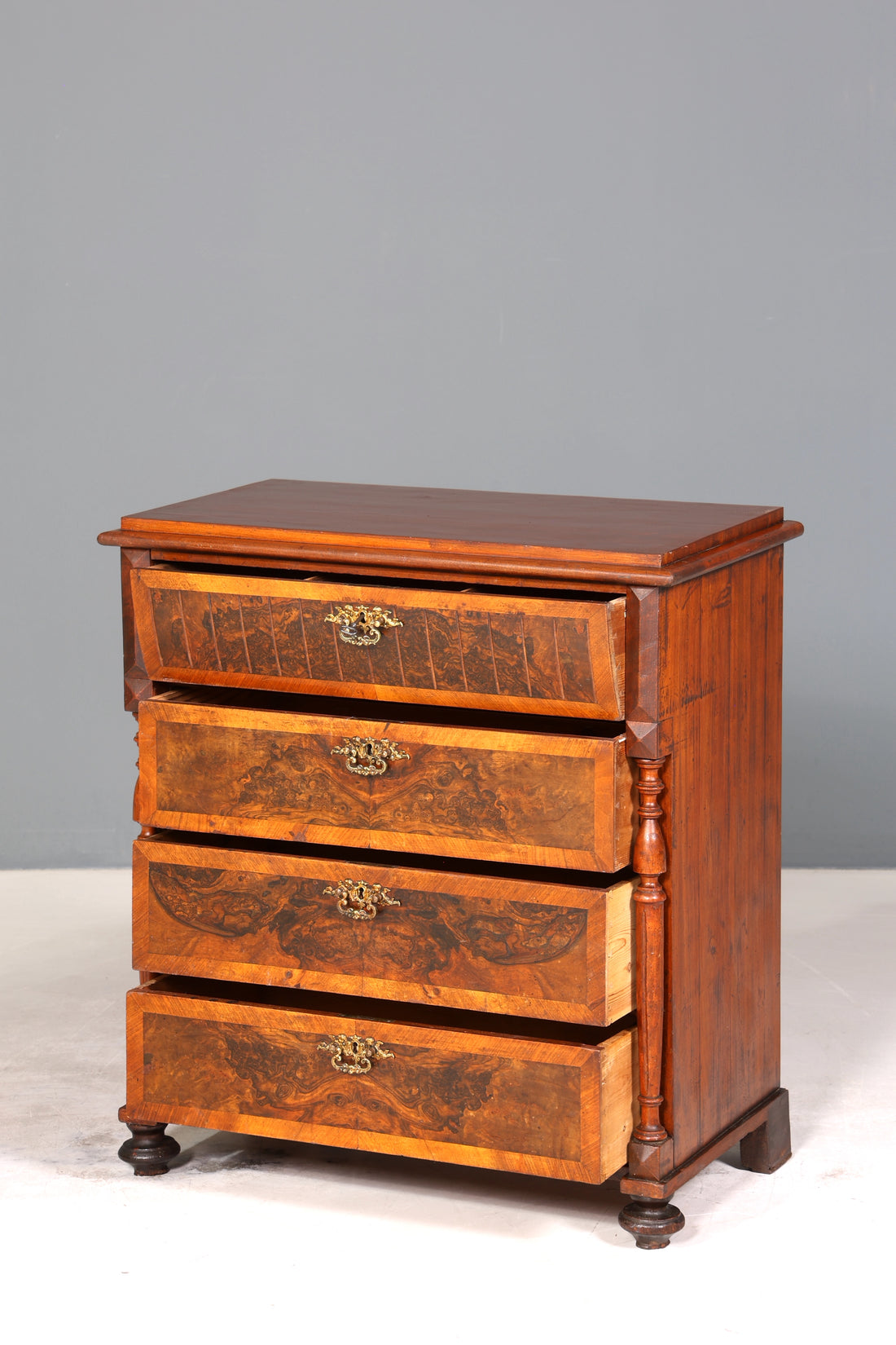 Stilvolle Gründerzeit Kommode Louis Philippe Nussbaum Schubladen Kommode Sideboard um 1880