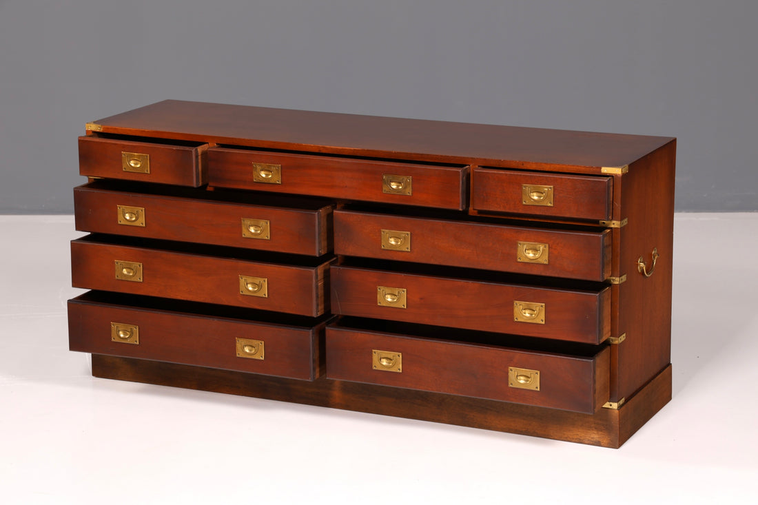Droomachtig maritiem dressoir, Engelse scheepskast, militaire ladekast, antieke kast van massief hout