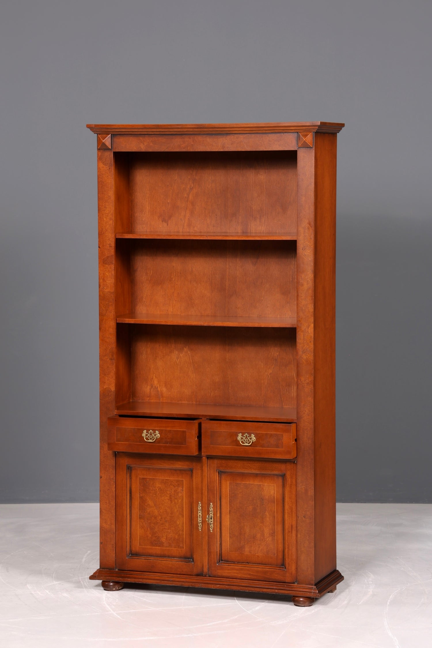 F940 Finish Bücherregal Antik Stil 60s