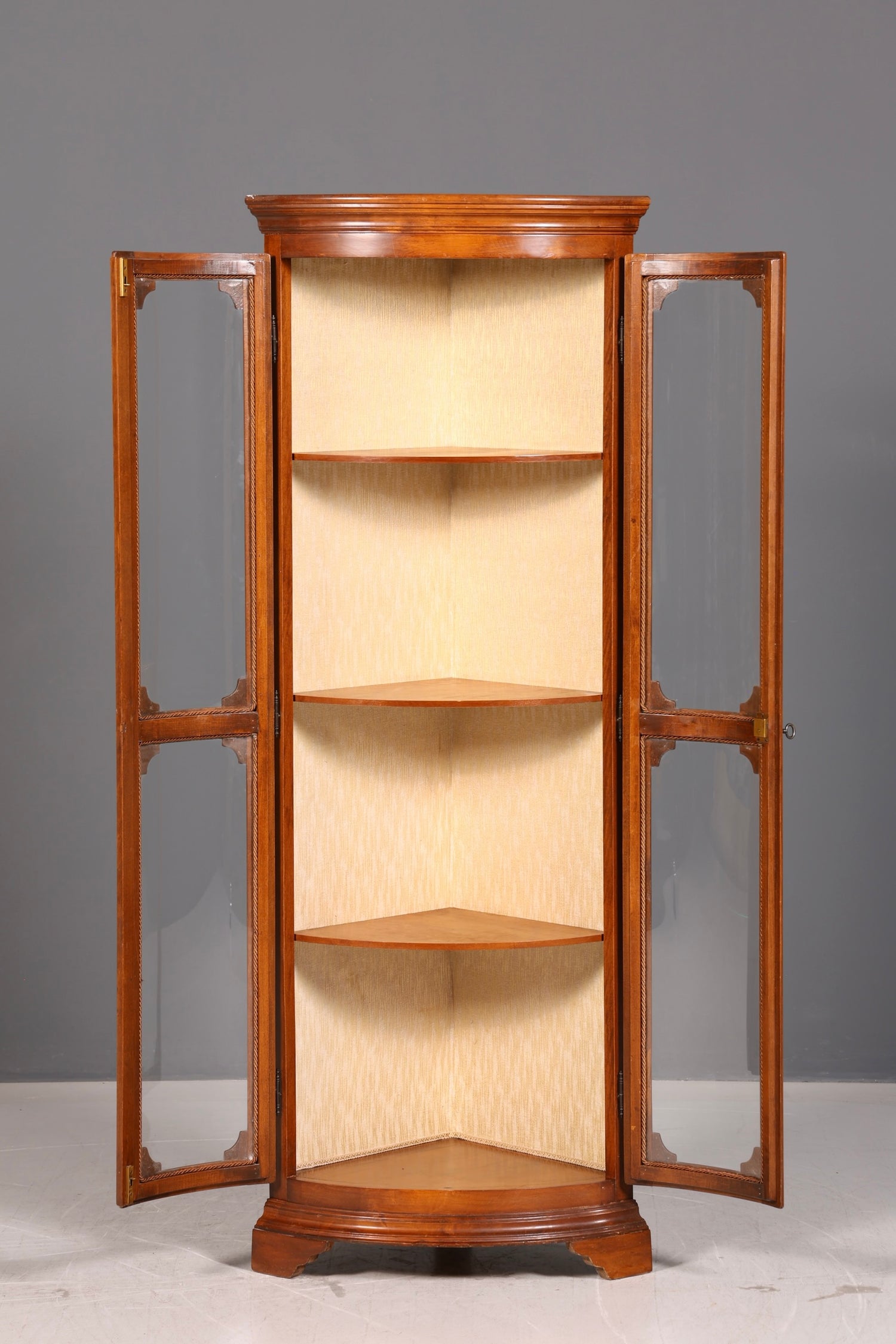 Wunderschöne Original Selva Eckvitrine Vitrine Schrank Geschirrschrank Glasvitrine Italienische Möbel
