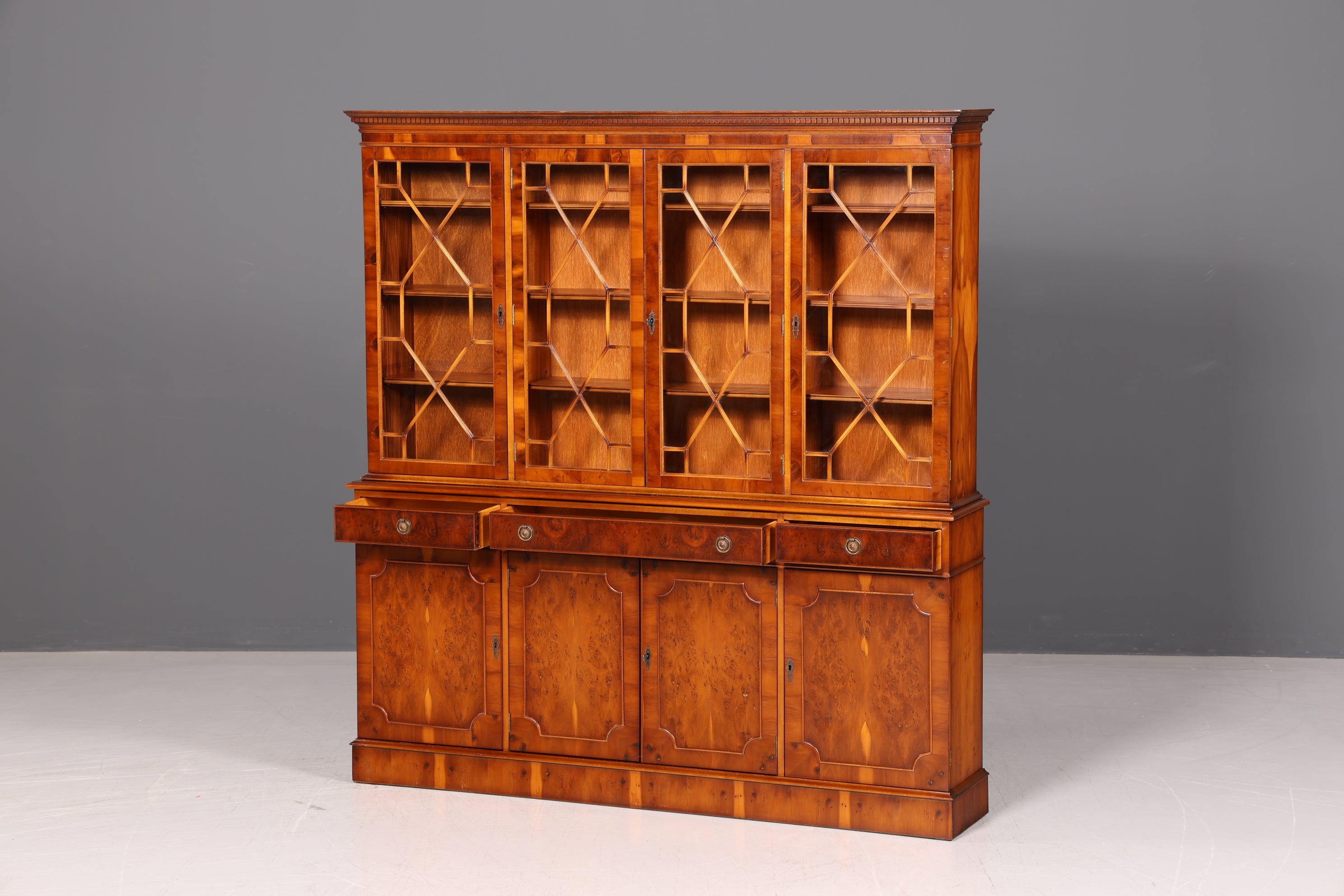 Wunderschöne Englische Vitrine Bücherschrank Buffet Englisch Glasvitrine Bibliothek Vitrinenschrank