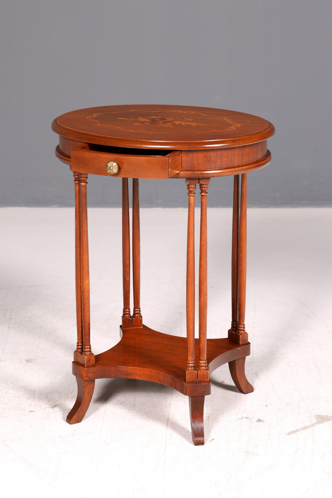 Prachtig Italiaans Sorrento bijzettafeltje étagère jaren 40 notenhout wortelhout intarsia antiek vintage telefoontafeltje