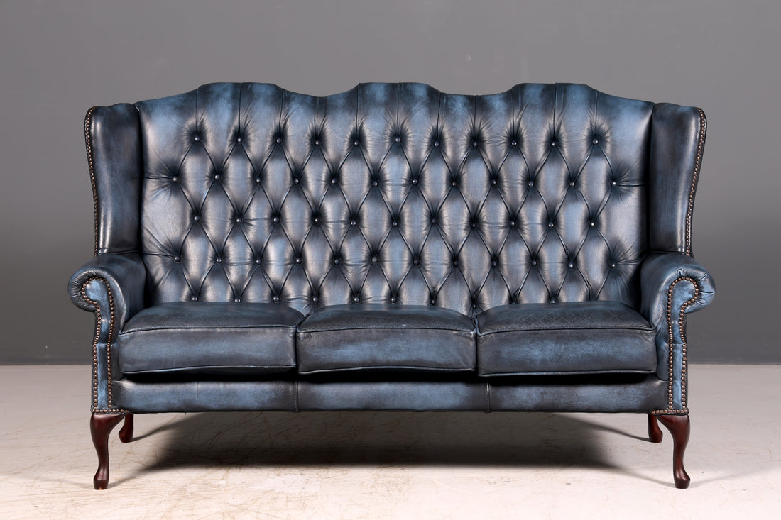 Prachtige originele Chesterfield 3-zitsbank Queen Anne blauw Engelse leren bank Engeland gestoffeerde bank