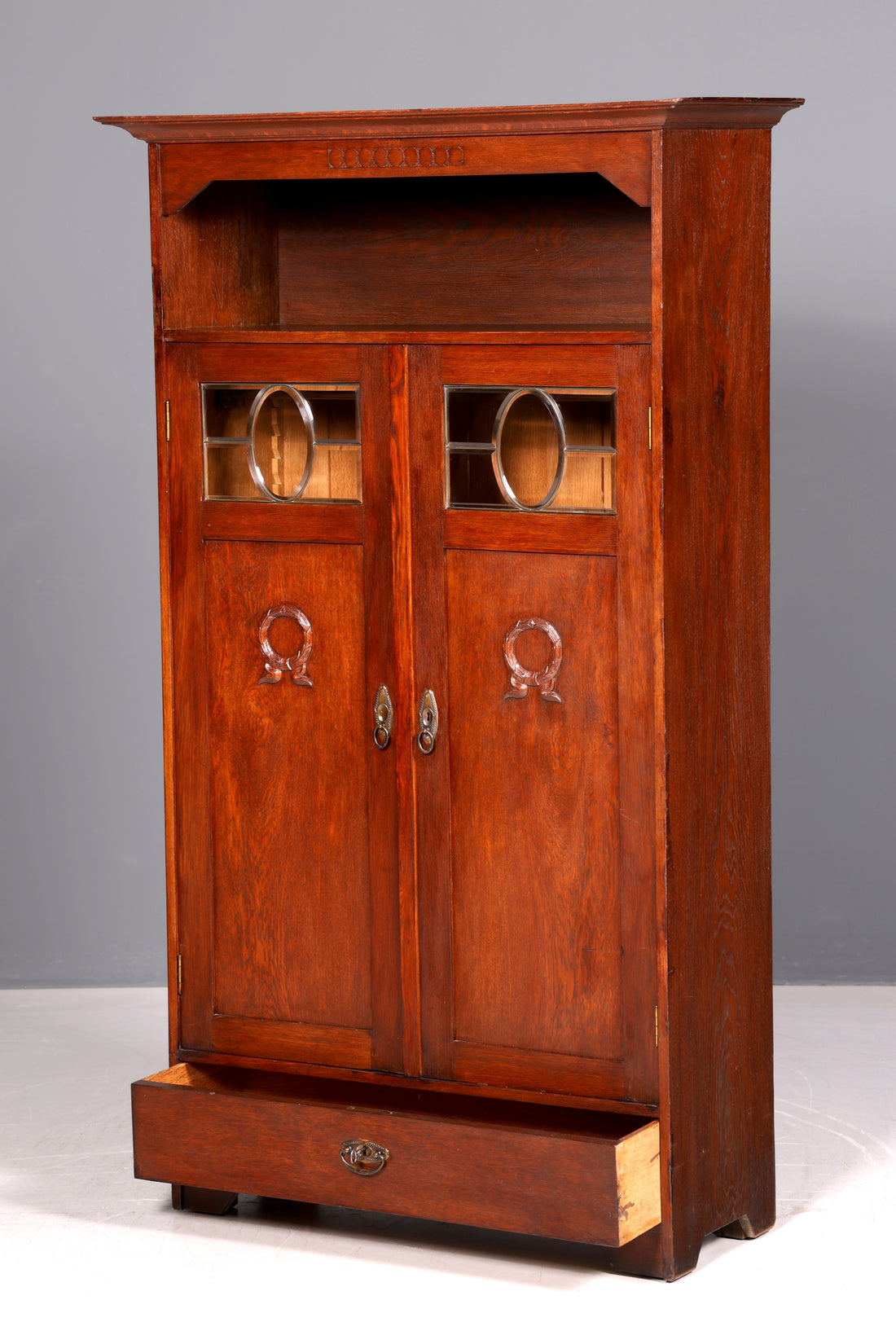 Droomachtige Jugendstil vitrine eiken antiek boekenkast servieskast massief houten glasvitrine vitrinekast vintage